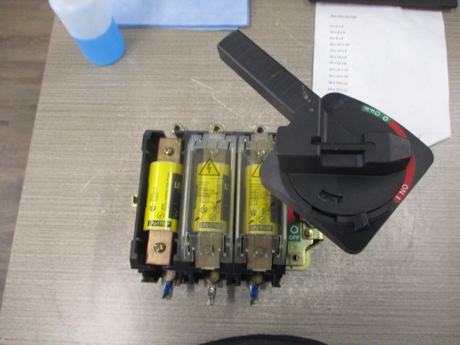 Allen-Bradley Fusible Disconnect Switch 194R-NN200P3 Ser. B 200A 600V 3P
