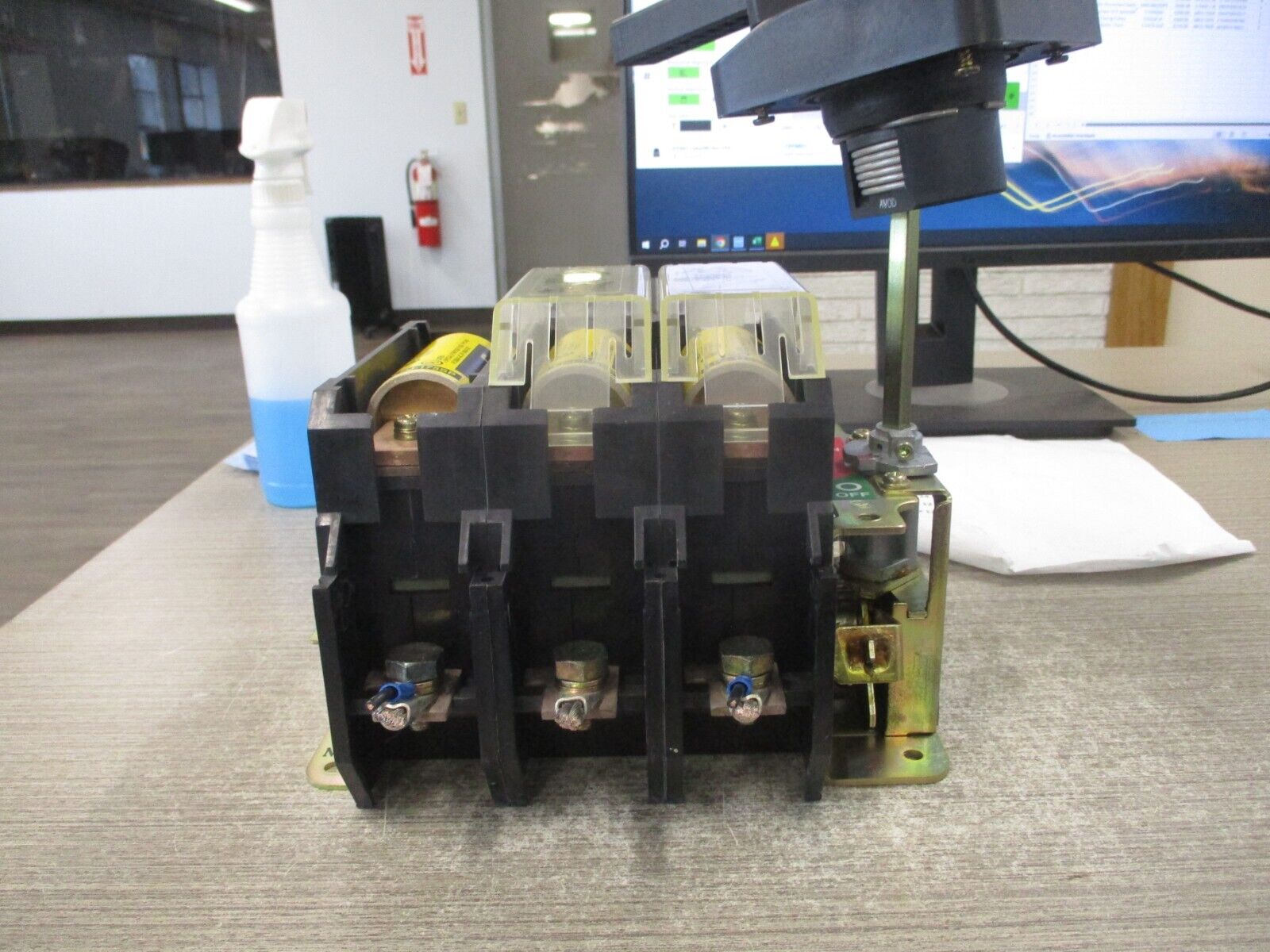 Allen-Bradley Fusible Disconnect Switch 194R-NN200P3 Ser. B 200A 600V 3P