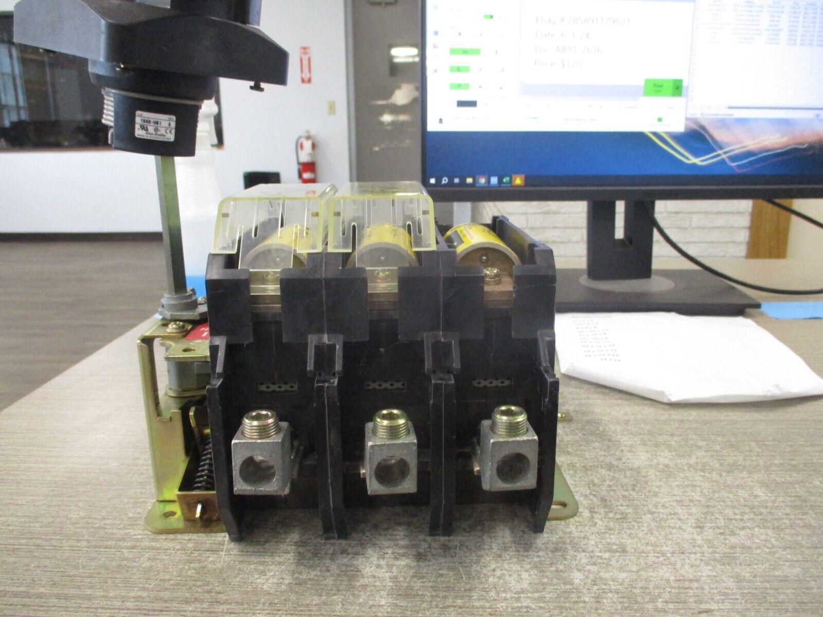 Allen-Bradley Fusible Disconnect Switch 194R-NN200P3 Ser. B 200A 600V 3P