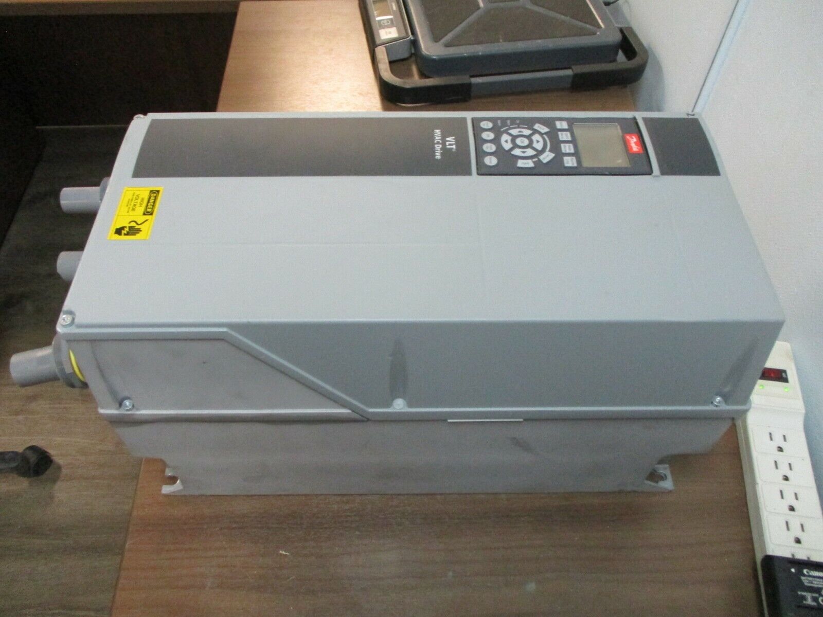 Danfoss VLT AC Drive 131X5469 15HP 3Ph Type 12 Enclosure Used