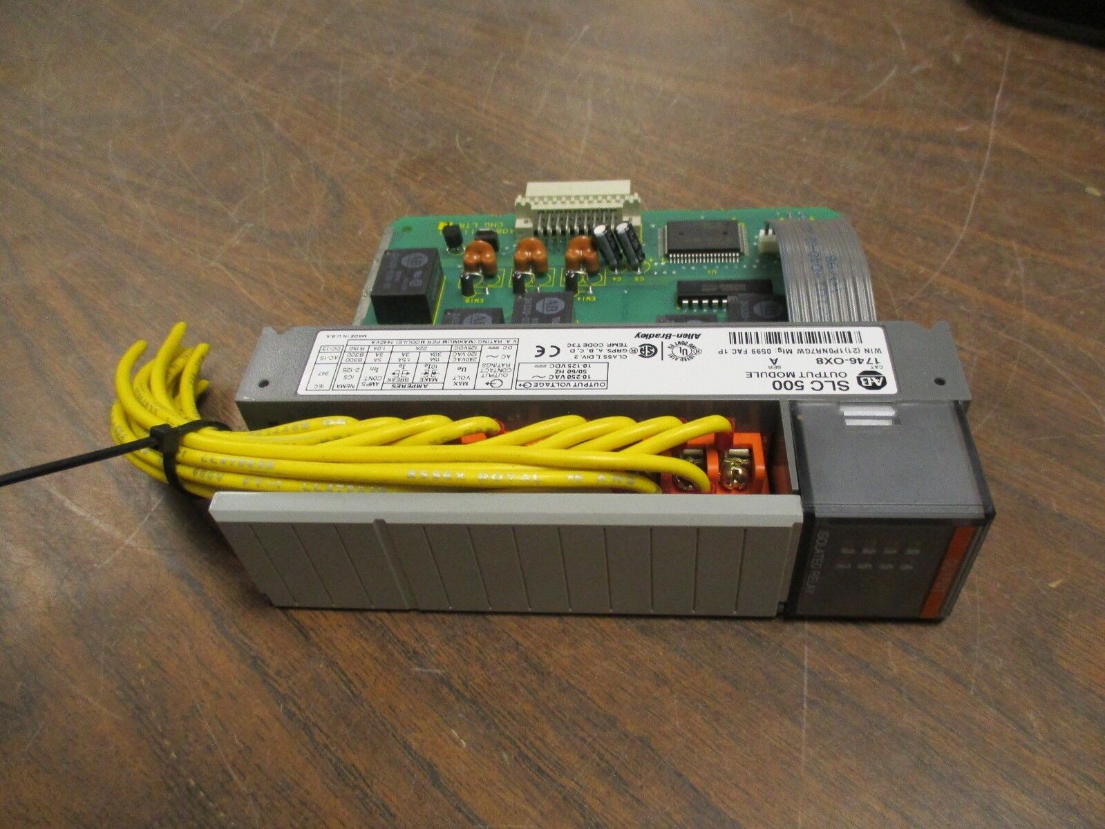Allen-Bradley SLC 500 Output Module 1746-OX8 Ser A 10-250VAC/10-125VDC Output