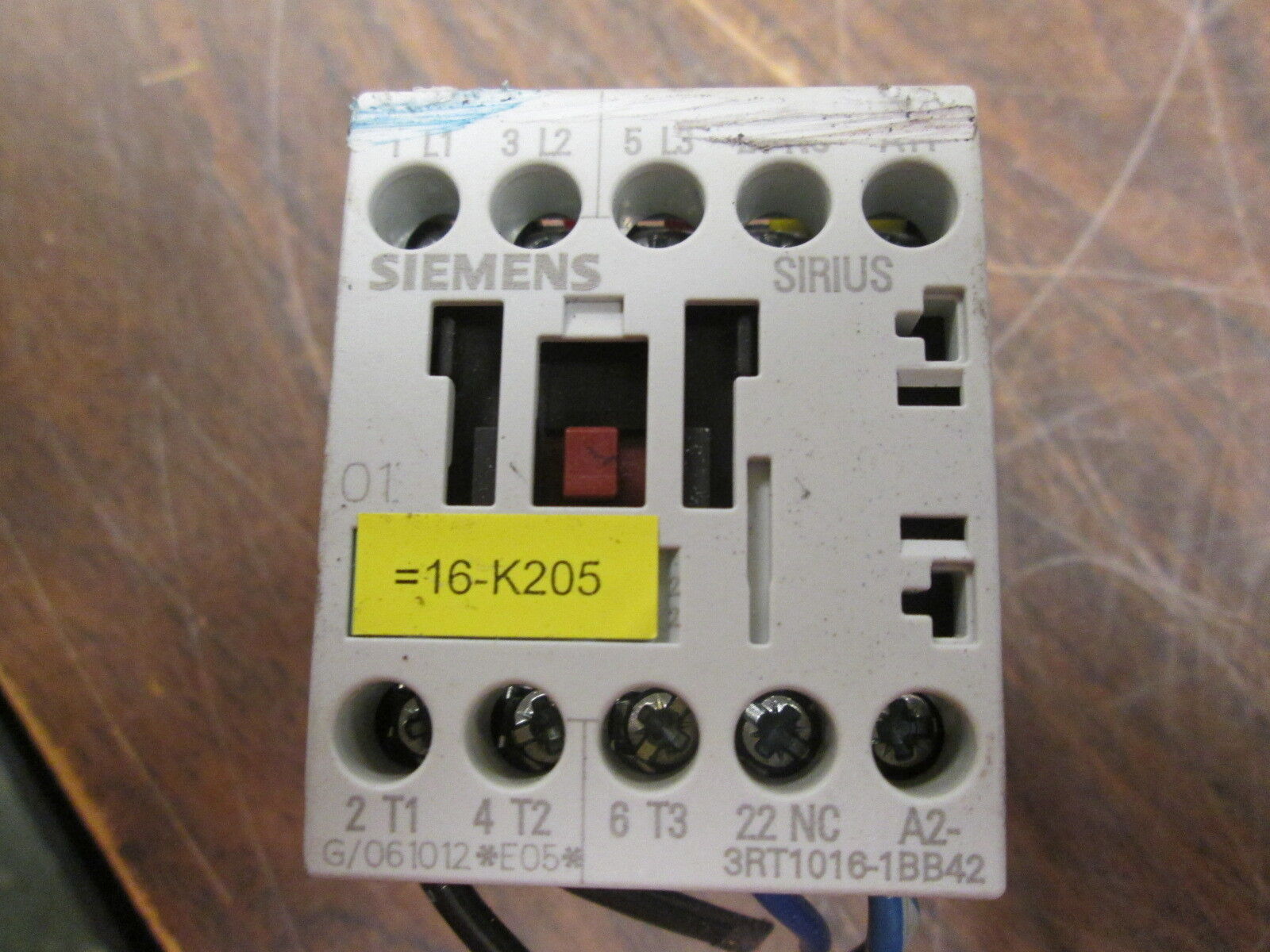 Siemens Sirius Contactor 3RT1016-1BB42 24VDC Coil 20A 600V Used