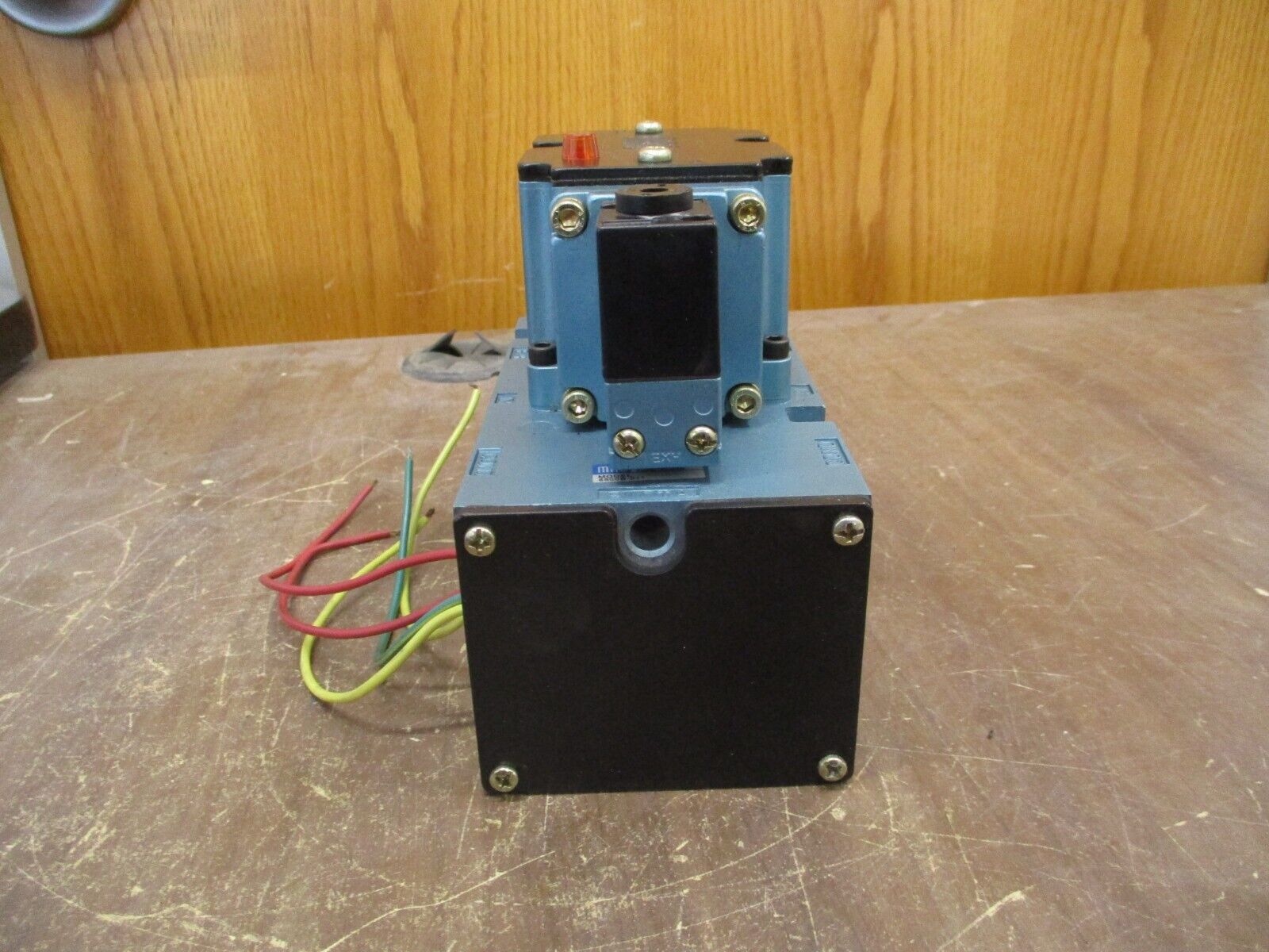 MAC Solenoid Valve 6513B-000-PM-501DA VAC to 150PSI Used