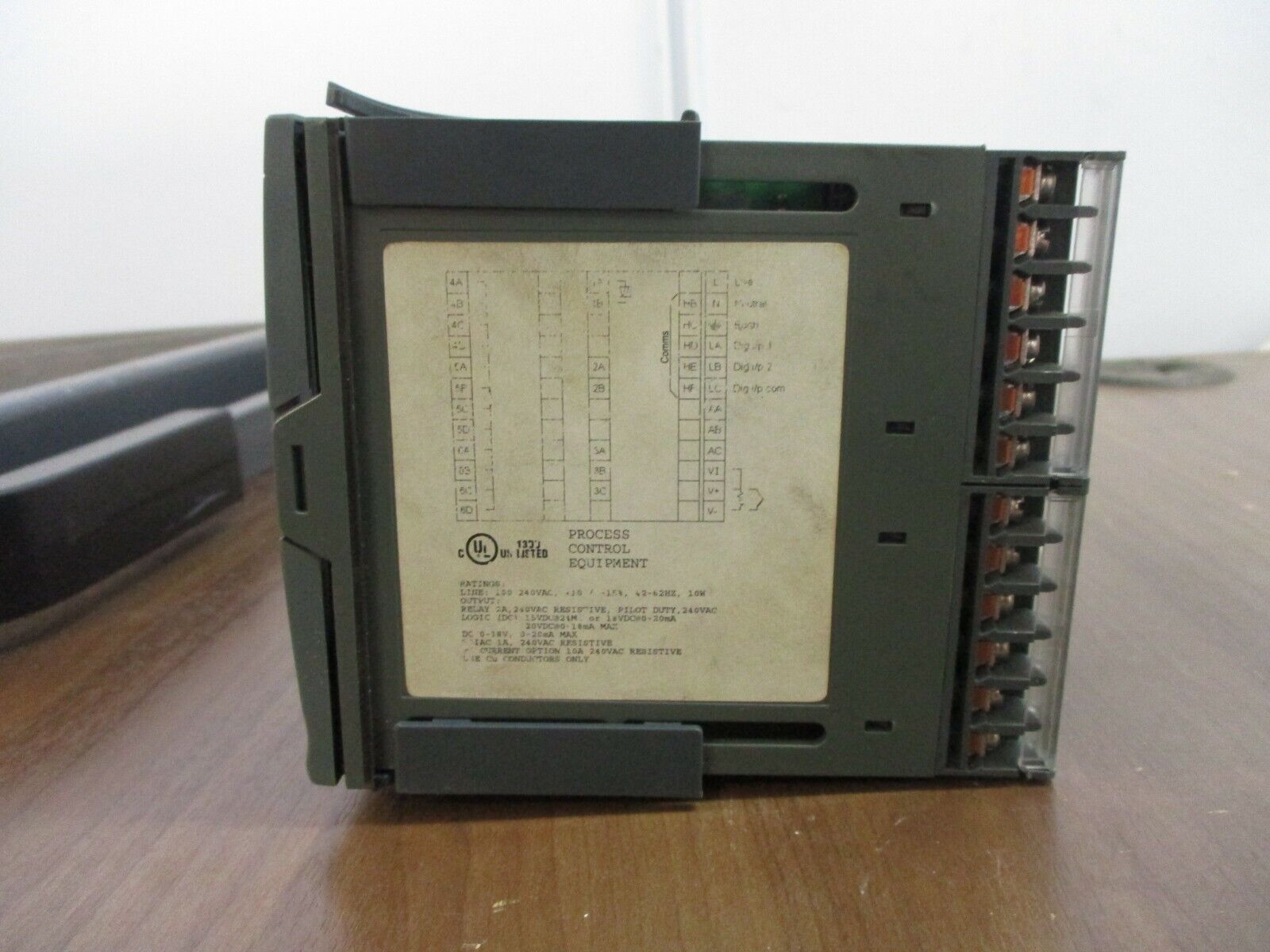 Barber-Colman Digital Temperature Controller 224C017.RHXXFHFL.X00 Used