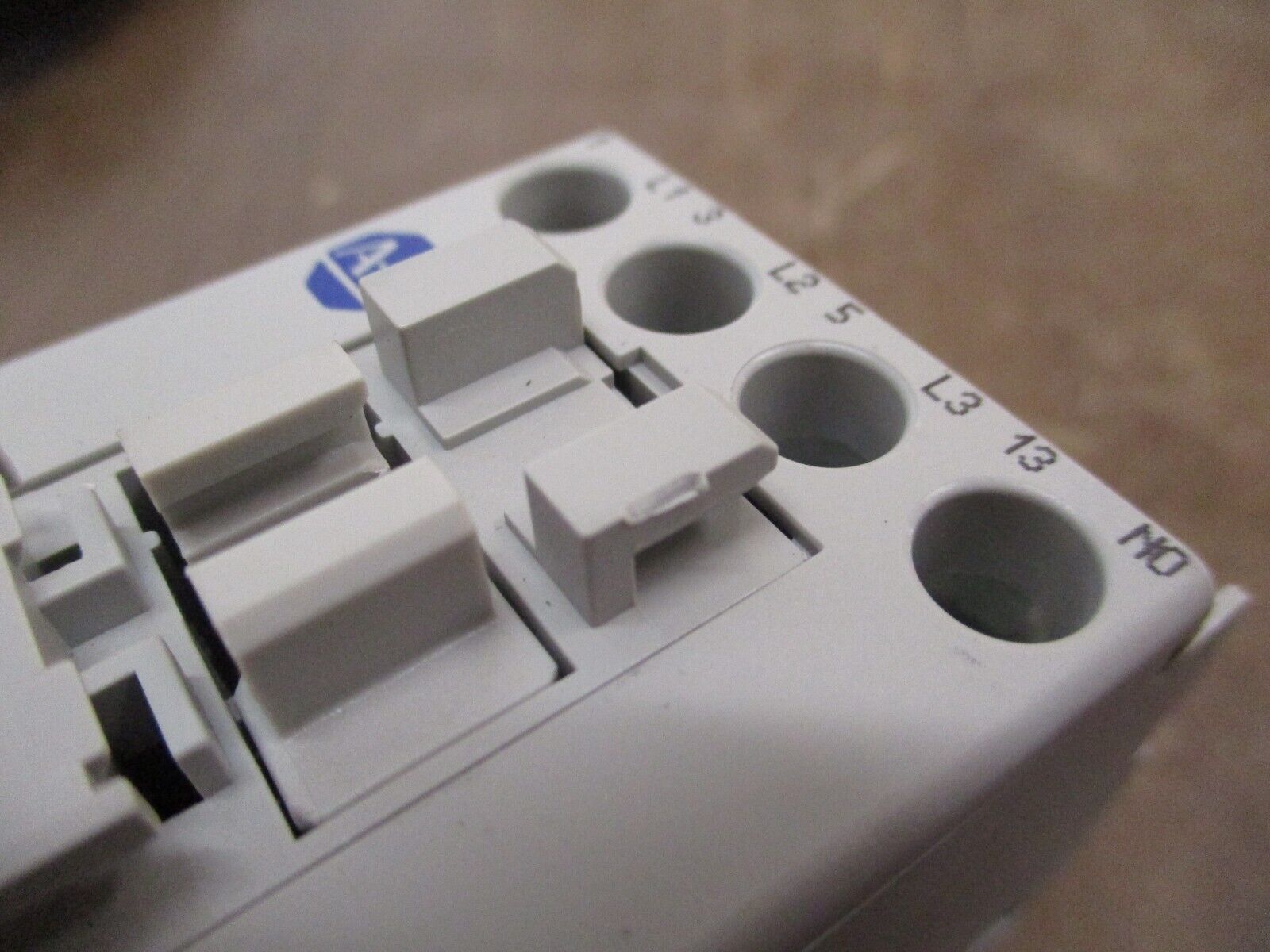 Allen-Bradley Contactor 100-C23EJ10 Ser. C 24VDC Coil *Chipped* New Surplus