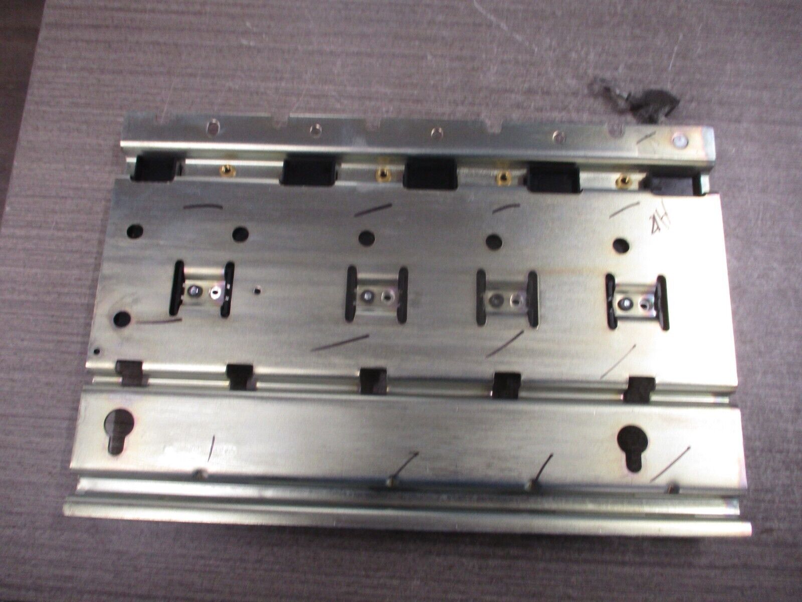 Allen-Bradley Axis Slim Power Rail 2094-PRS4 Ser. A Buss: 325/650 VDC 70A