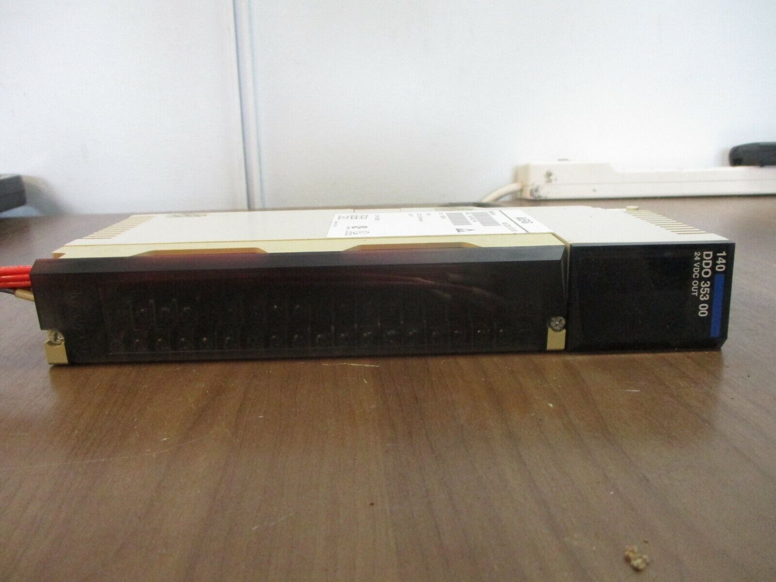 AEG Modicon DC Output Module 140 DDO 353 00 24V 4x8 Source 0.5A/Pt Used