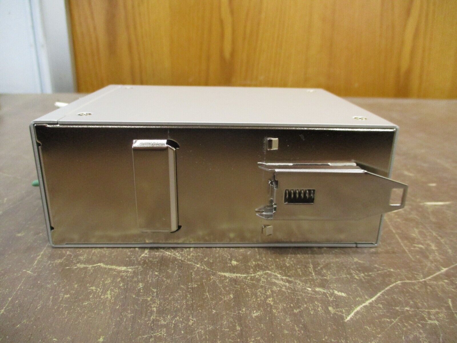 Phoenix Contact Industrial Ethernet Switch 2891006 HW: 14 SFNT 7TX/FX Used