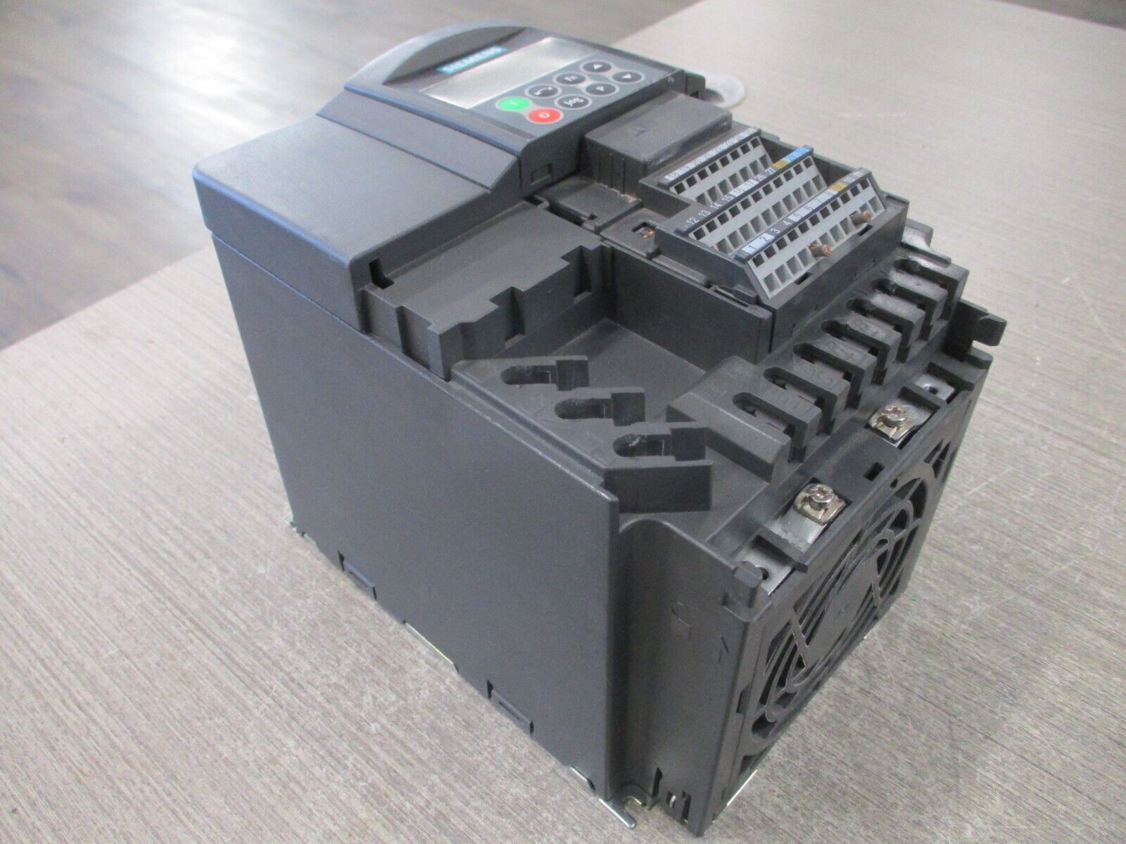 Siemens Micromaster 440 AC Drive 6SE6440-2UD24-0BA1 4kW 3Ph Input: Output: Used