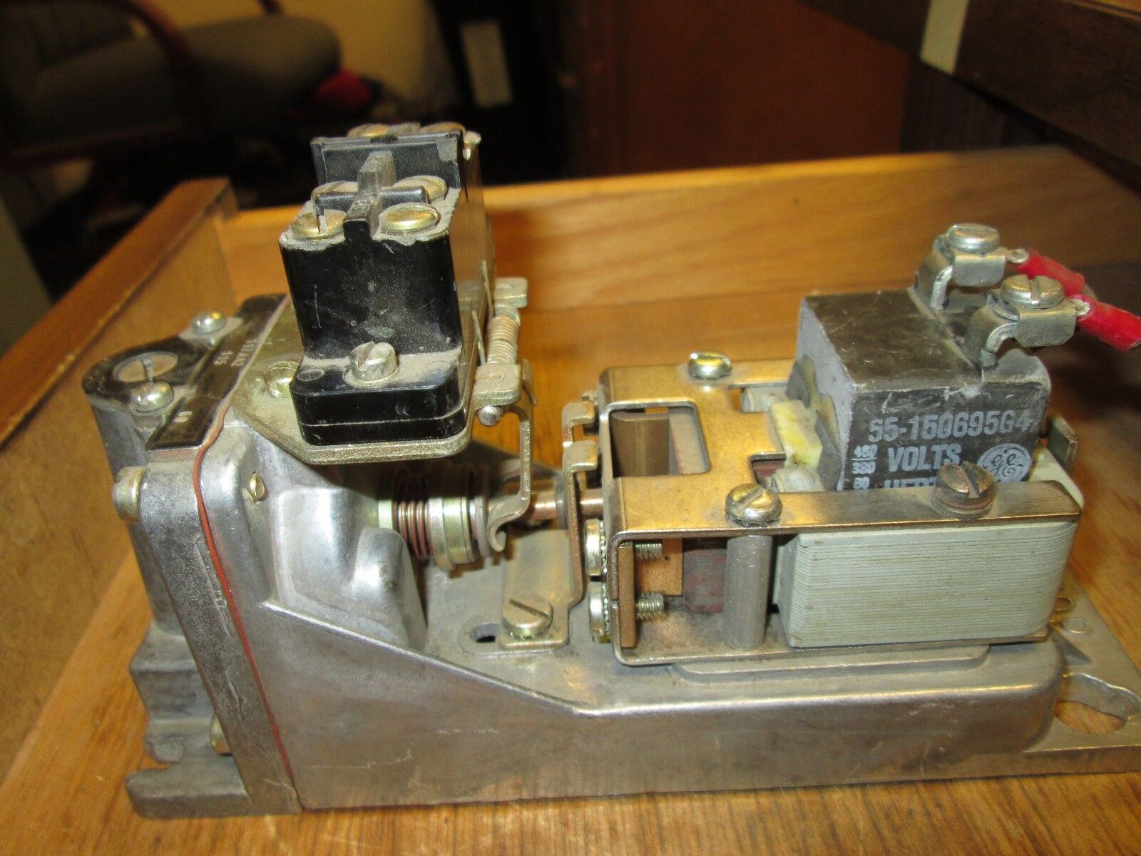 GE Pneumatic Time Delay Relay CR2820B 117AA2 460V coil Used