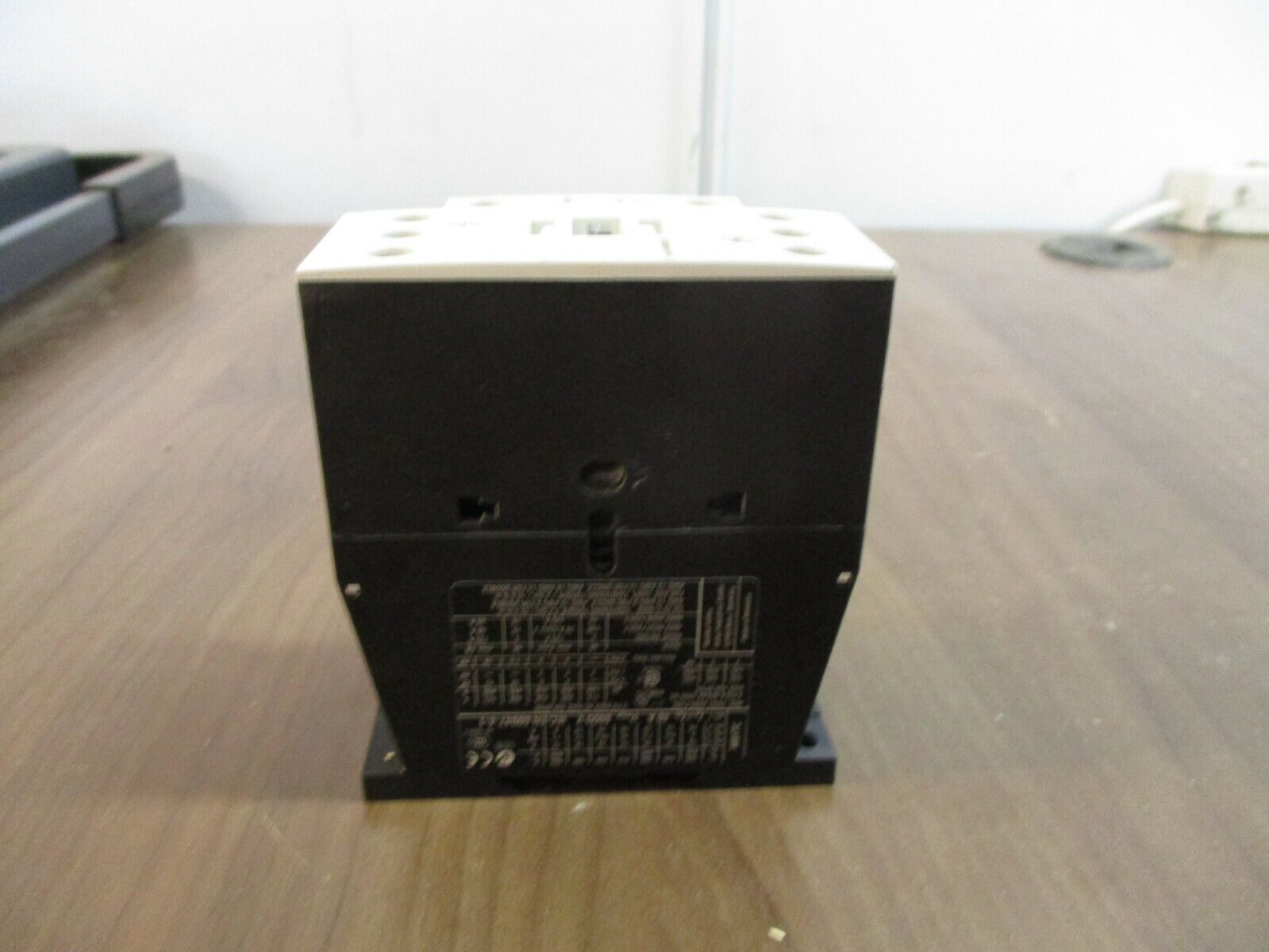 Eaton Contactor DIL M17-10 XTCE018C10 120V Coil Used