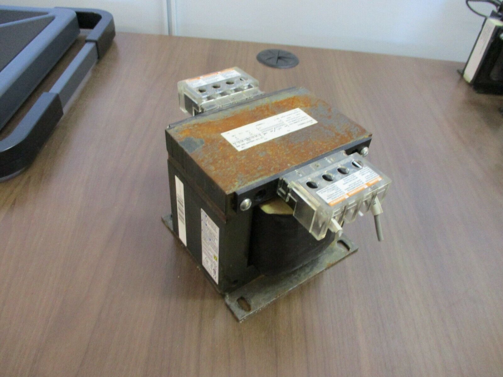 Square D Transformer 9070T1000D1 1KVA Pri:240/480, Sec: 120V Used