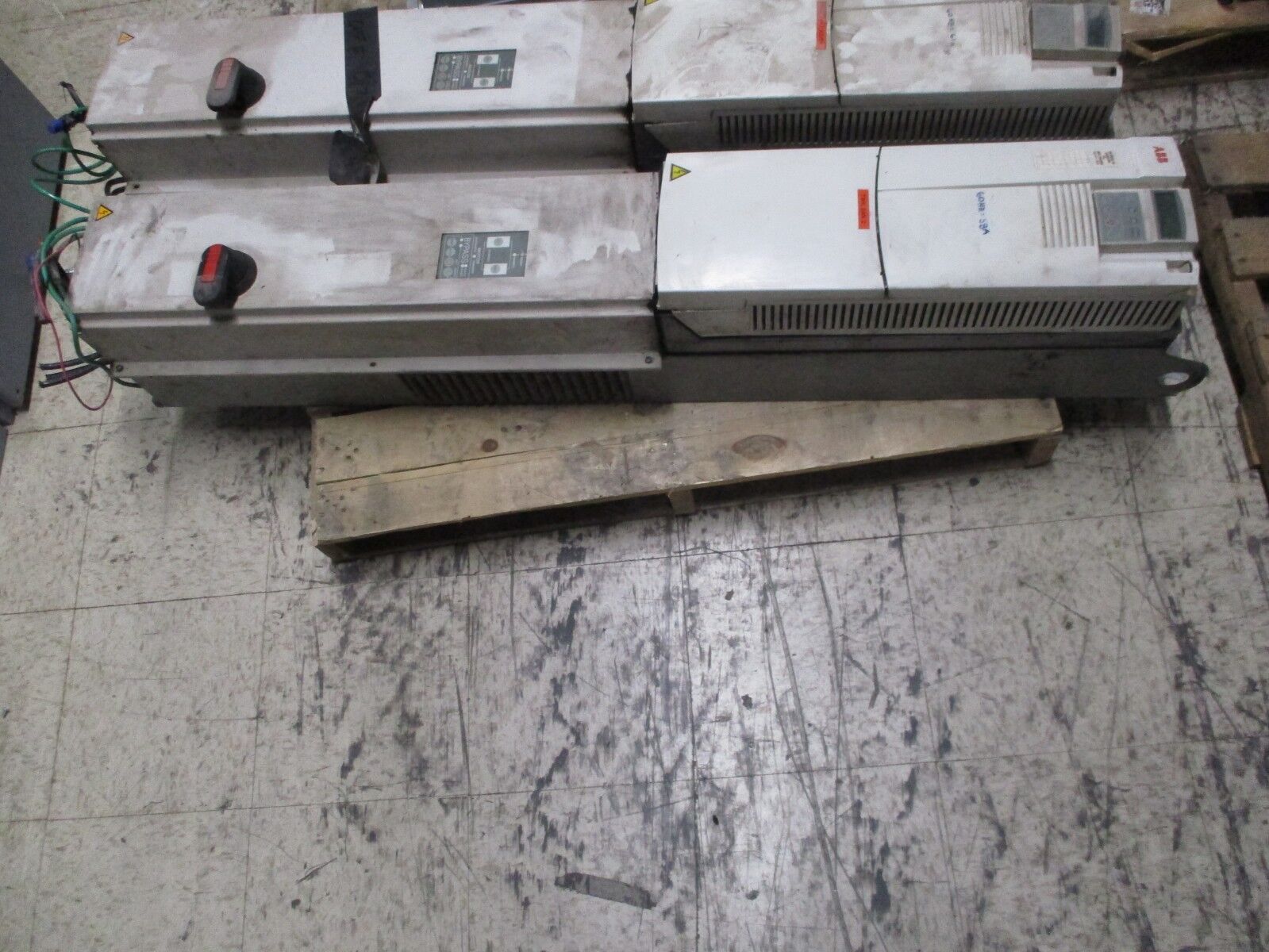 ABB ACH401 AC Drive w/ Bypass ACH401602022+A0AE00P0 25HP 3Ph Used