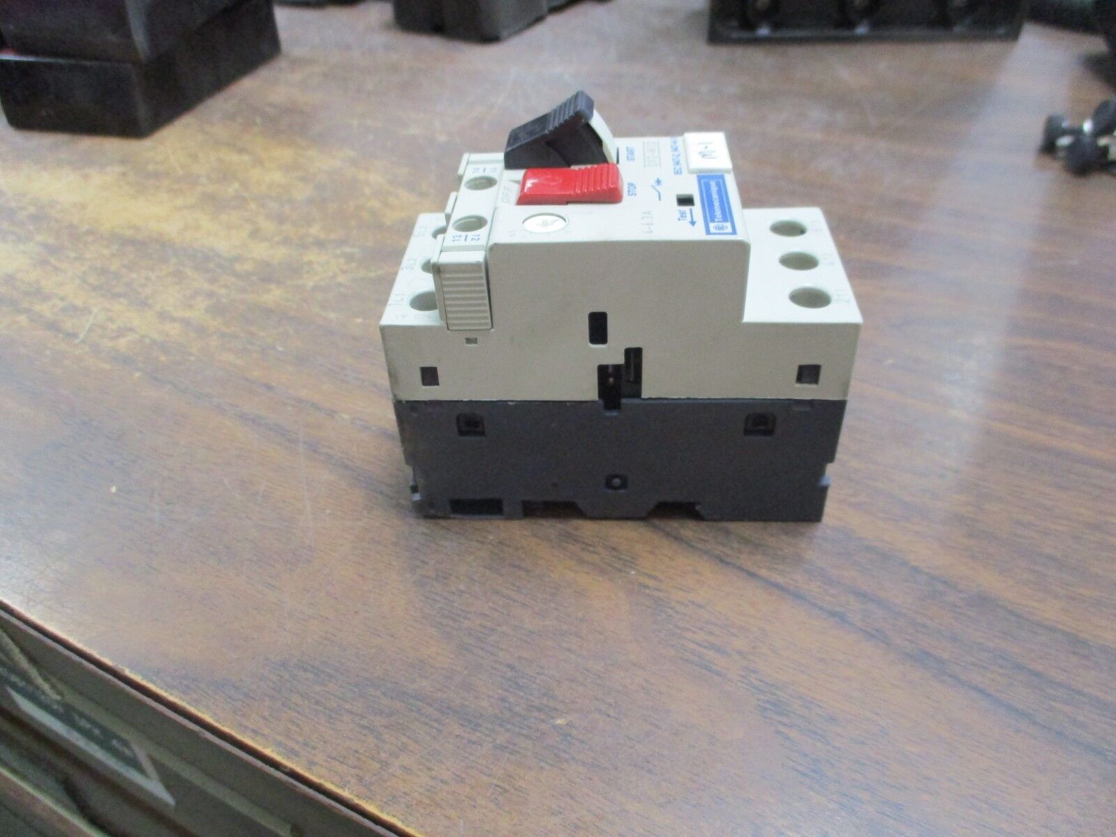 Telemecanique Manual Starter GV2-M10 Trip: 4-6.3A Used