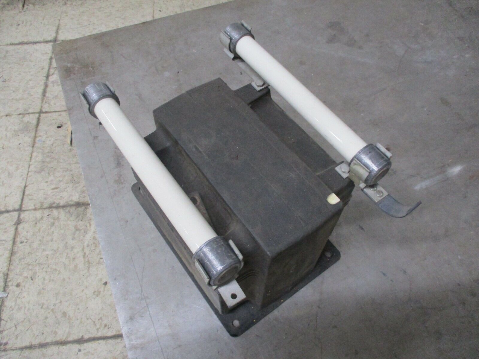 GE Type JVM-5 Potential Transformer 765X21G770 Pri: 14.4KV Ratio 120:1 110KV BIL