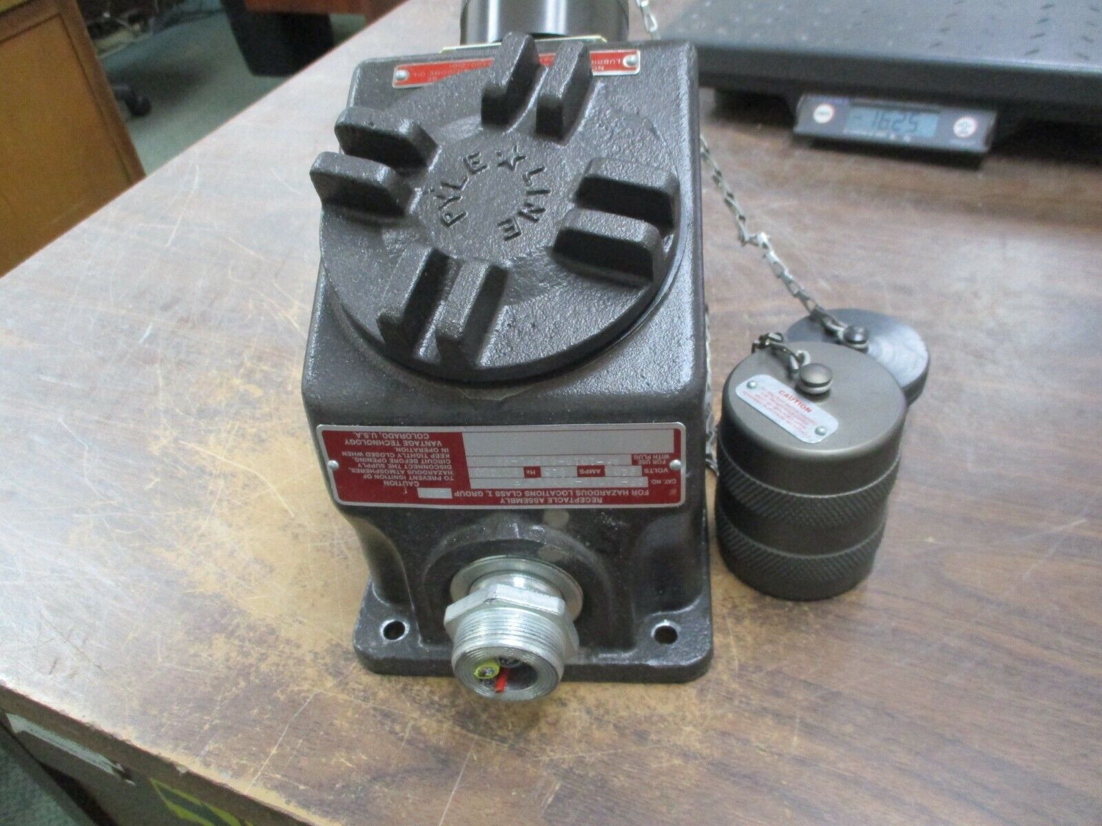 Hubbell Vantage Explosion Proof Plug & Receptacle Set 6.5A 240V 60/400Hz Used