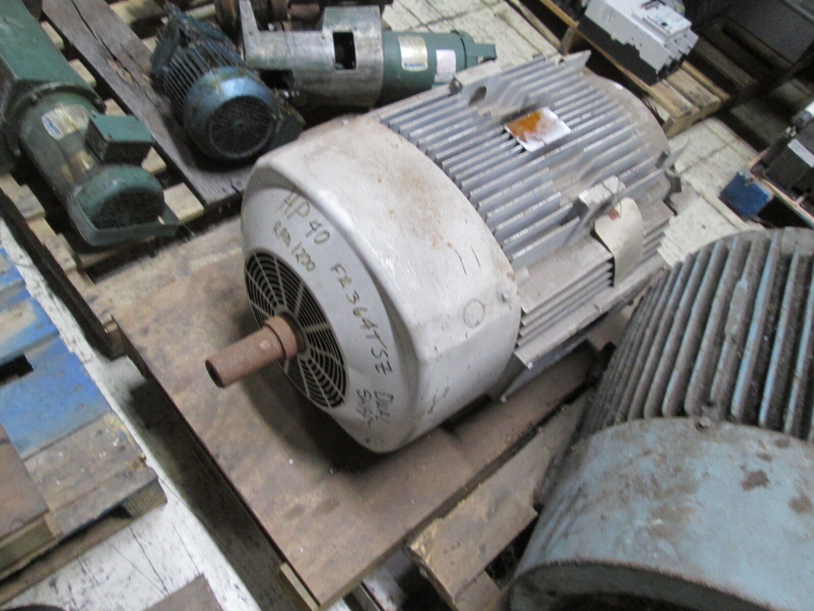 Reliance Dual Shaft AC Motor 40HP 1200RPM FR: 364TSZ 230/460V 99.6/49.8A Used