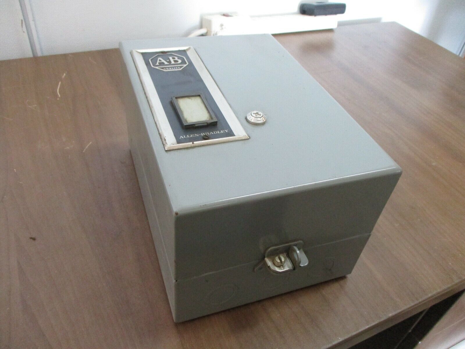 Allen-Bradley Enclosed Size 0 Starter 509-AAH Ser. B 230-240V Coil 18A 600V Used