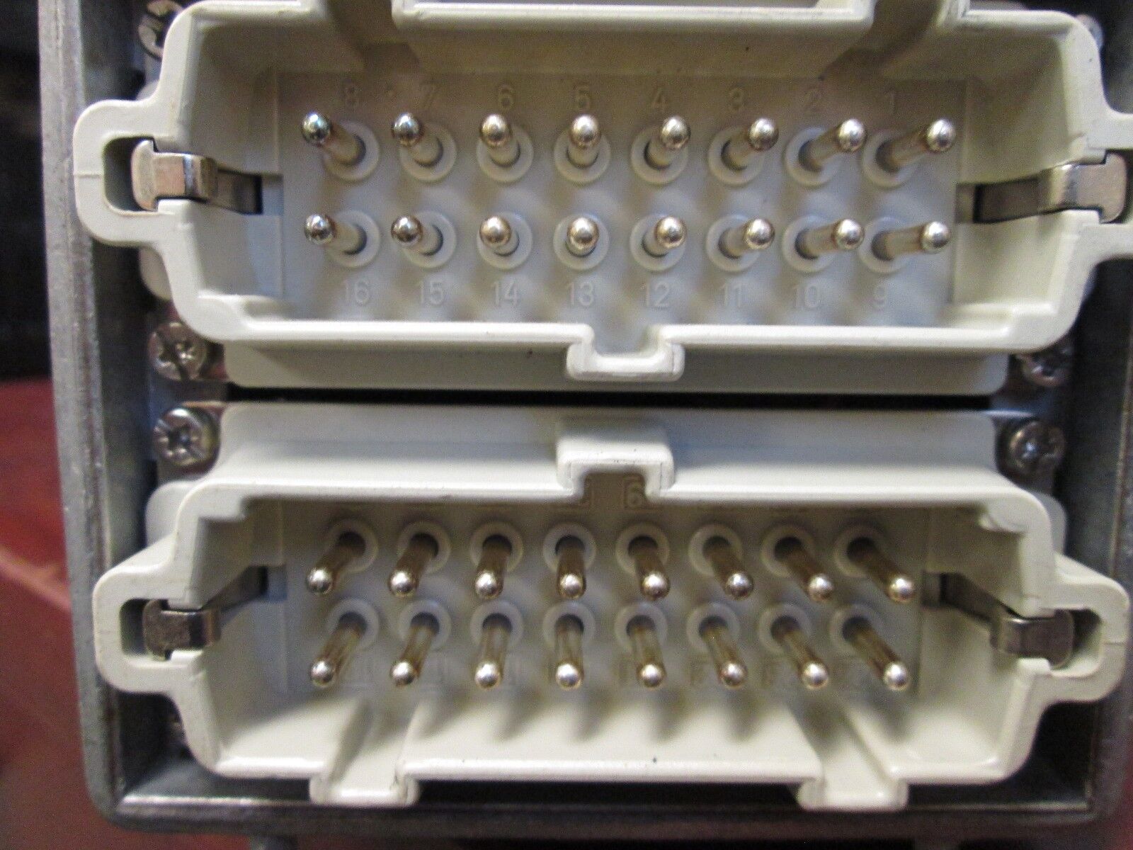 Contact 32-Pin Plug H-BE 10.2020 16A 380V 600VAC Used