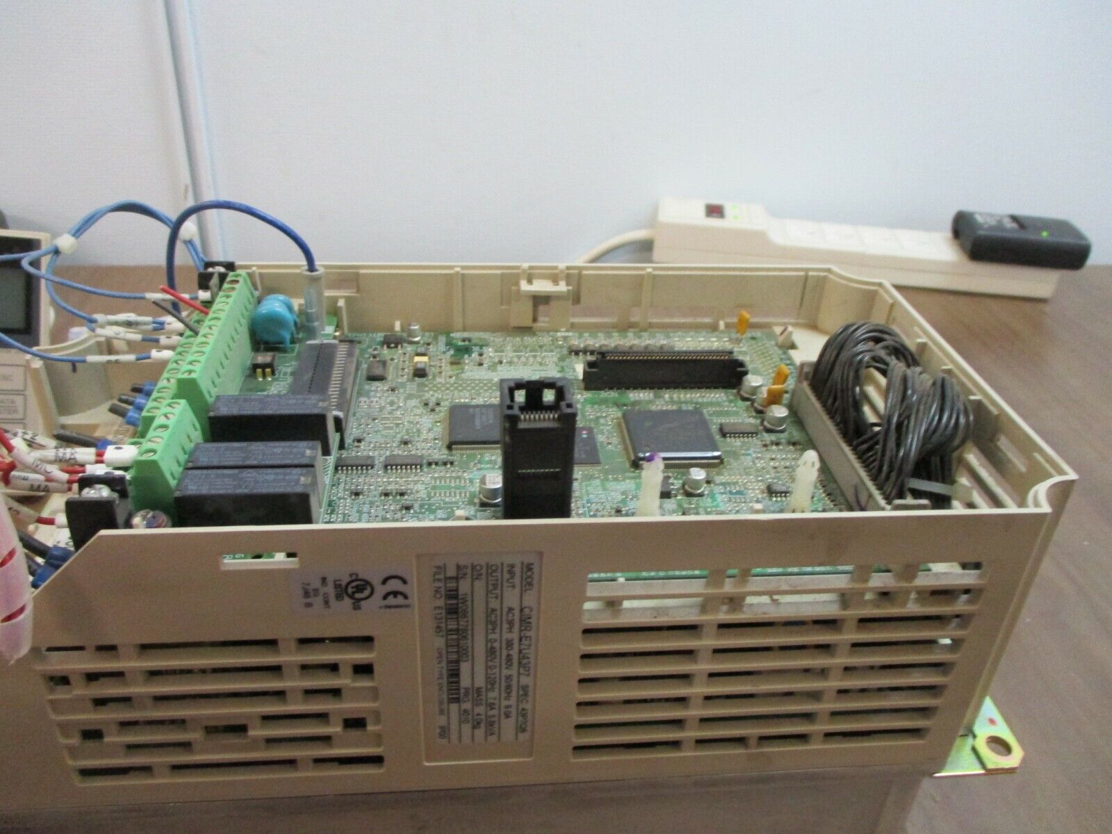 Yaskawa E7 AC Drive CIMR-E7U43P7 5HP 3Ph w/Keypad *No Cover* Used