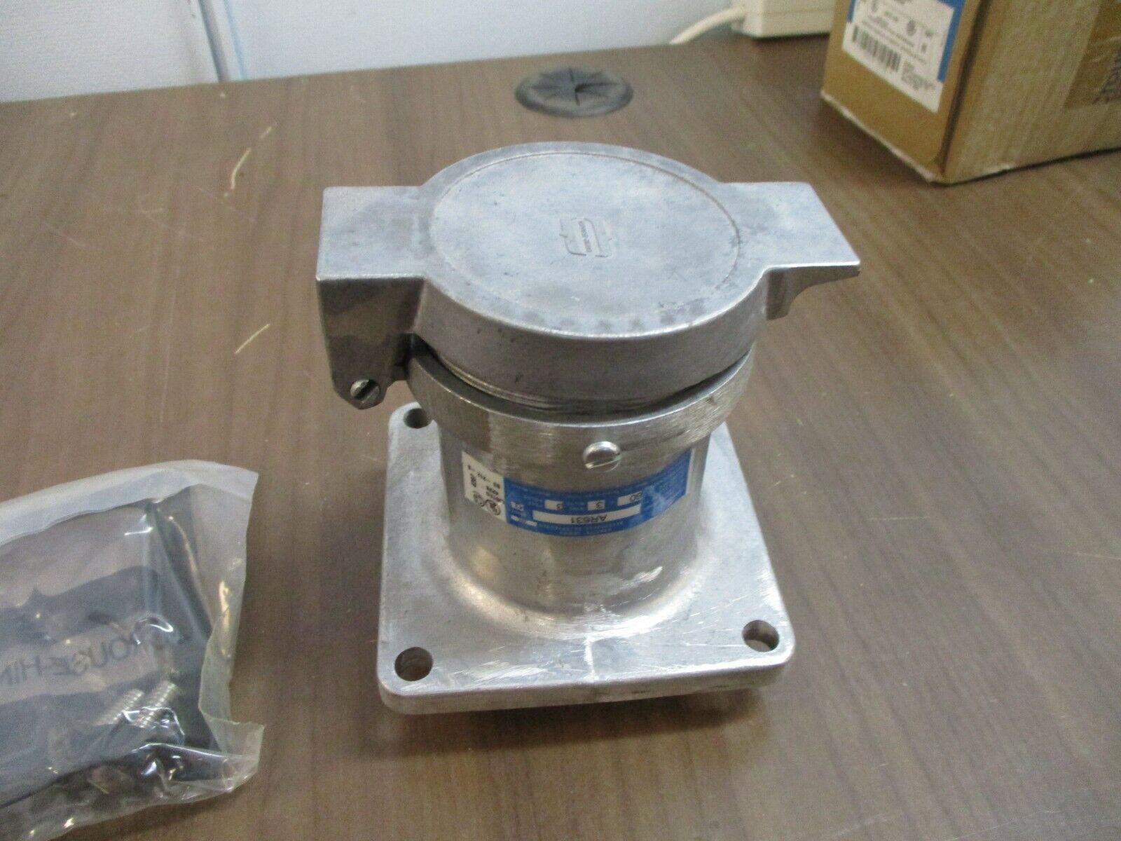 Cooper Crouse-Hinds Arktite 3R Receptacle AR631 60A 600V 3P 3W New Surplus
