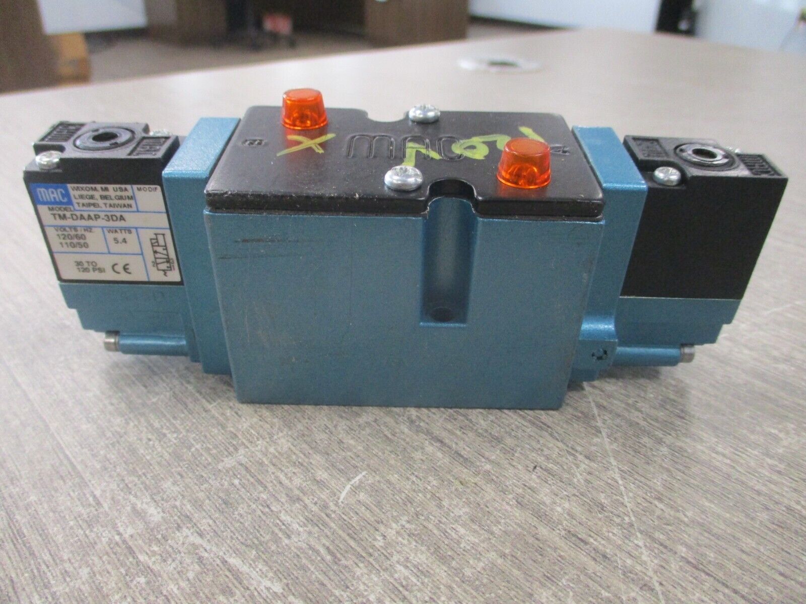 MAC Solenoid Valve 82A-BC-000-TM-DAAP-3DA Used