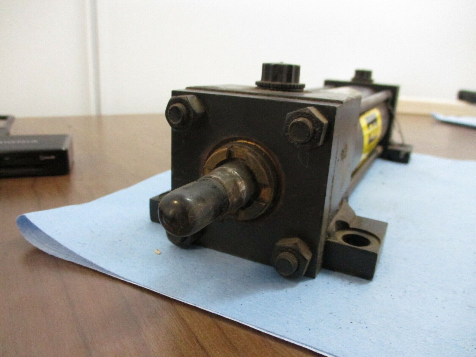 Parker Series 2A Air Cylinder 02.00 C2AU14A 6.000 250 PSI Used