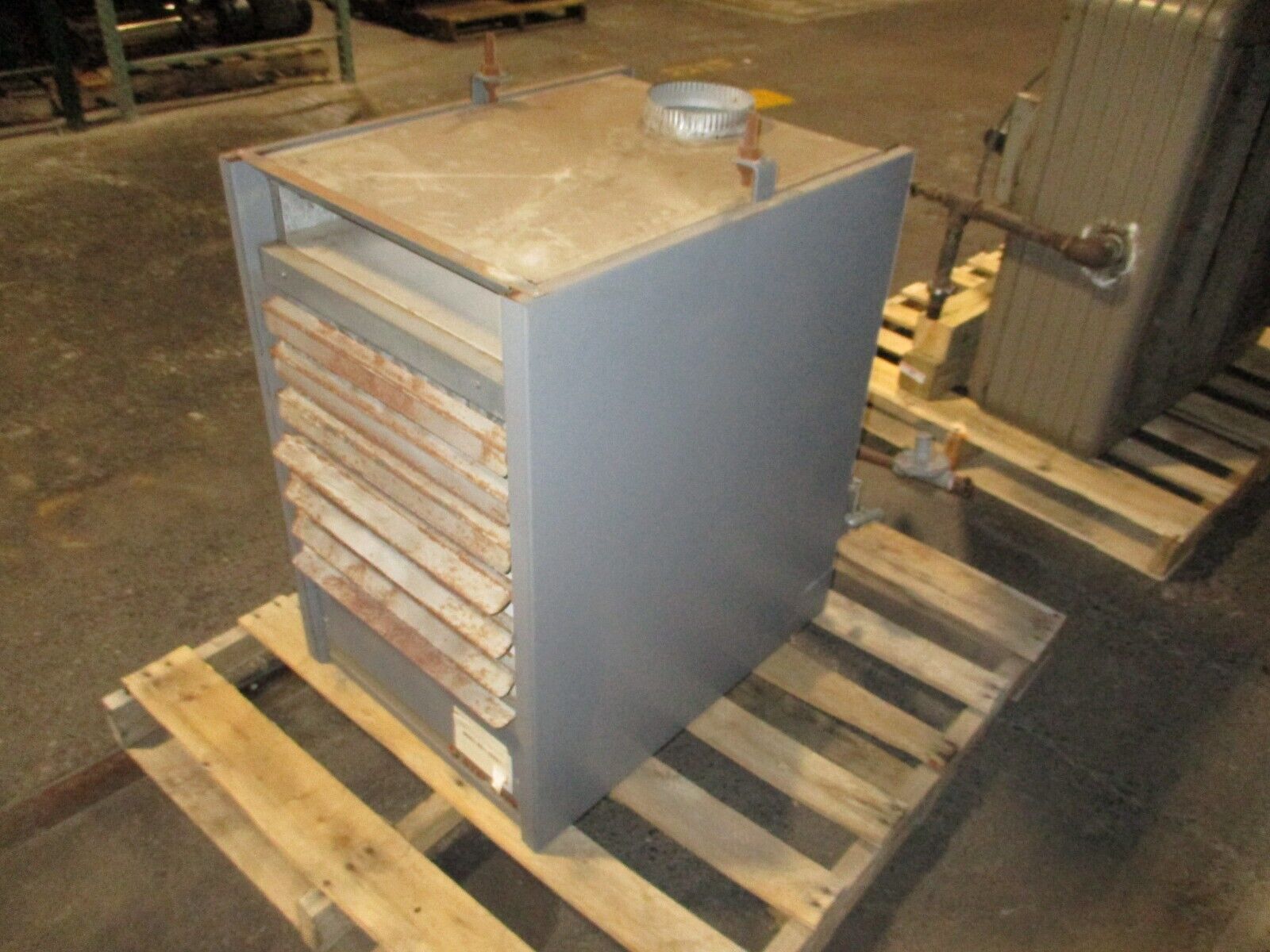 Sterling Natural Gas Heater QVF-125S 115V 60Hz 1Ph 4.5A Non-Power Vented Used