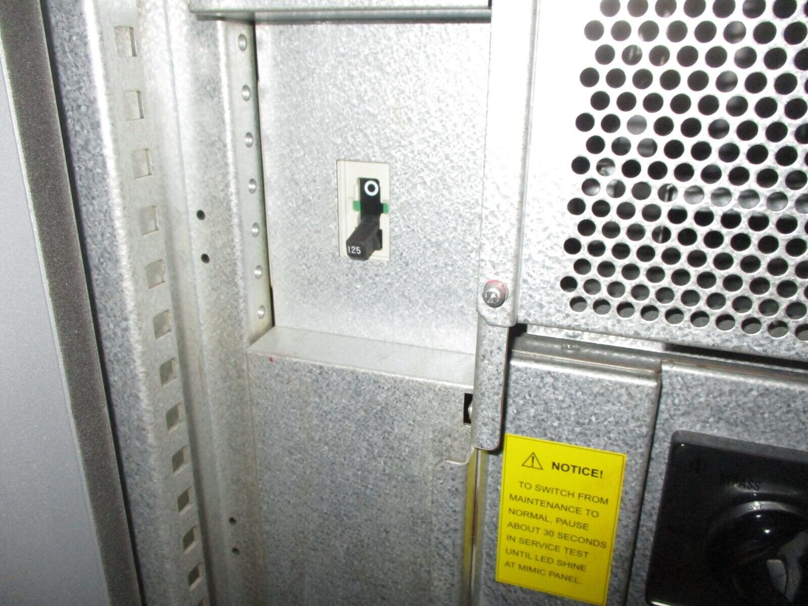 Emerson Liebert NXB 30 UPS 38SA030C0CHR 30KVA 24kW *Bent Key* Used