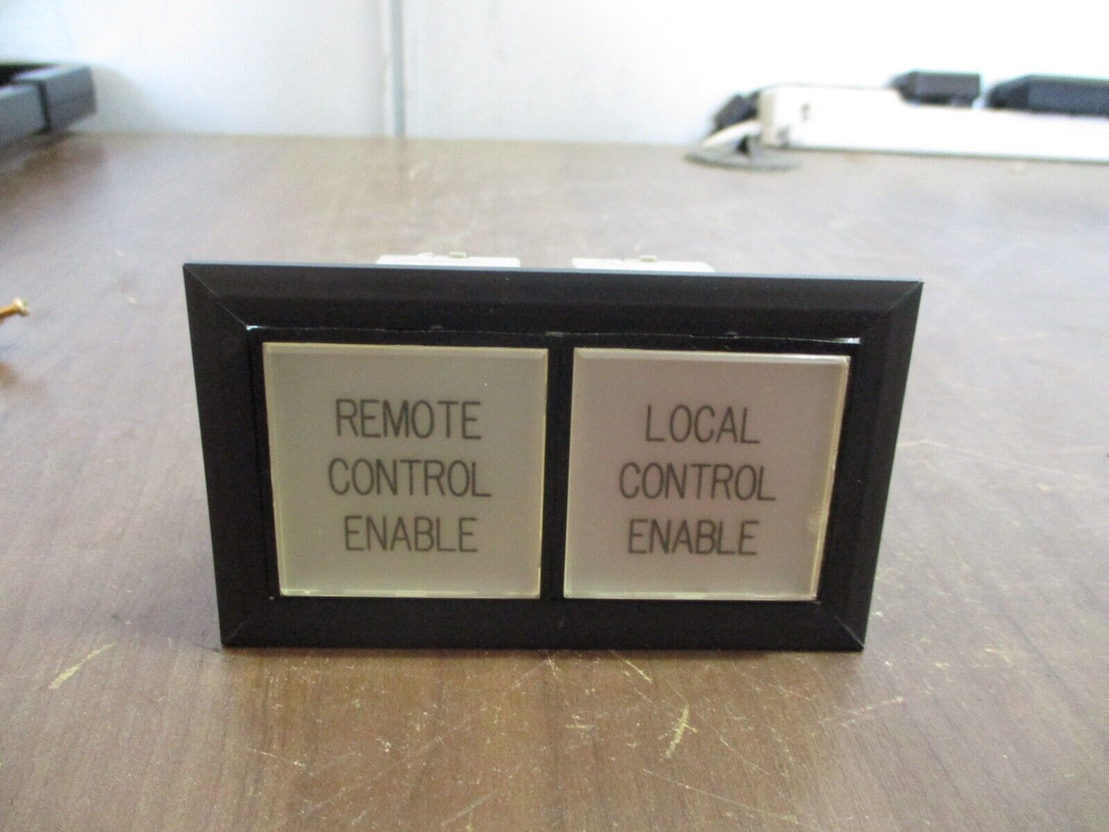 Idec Annunciator SLC40N-0102-DHT2FB-NKCR2 Remote Control Enable Used