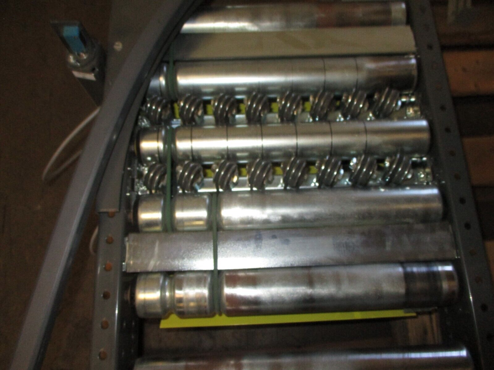 KNAPP Conveyor Belt 480V 3Ph Rail Length: 32" Roller Width: 14 7/8" Used