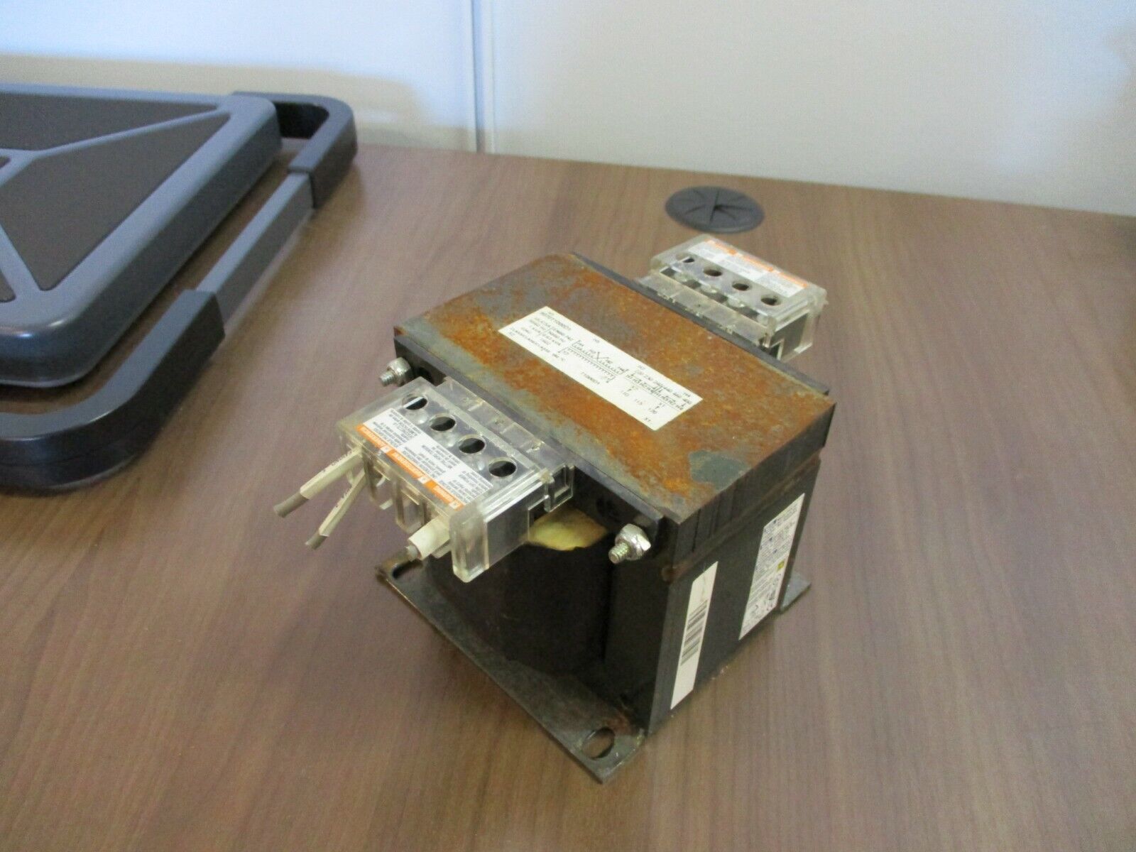 Square D Transformer 9070T1000D1 1KVA Pri:240/480, Sec: 120V Used