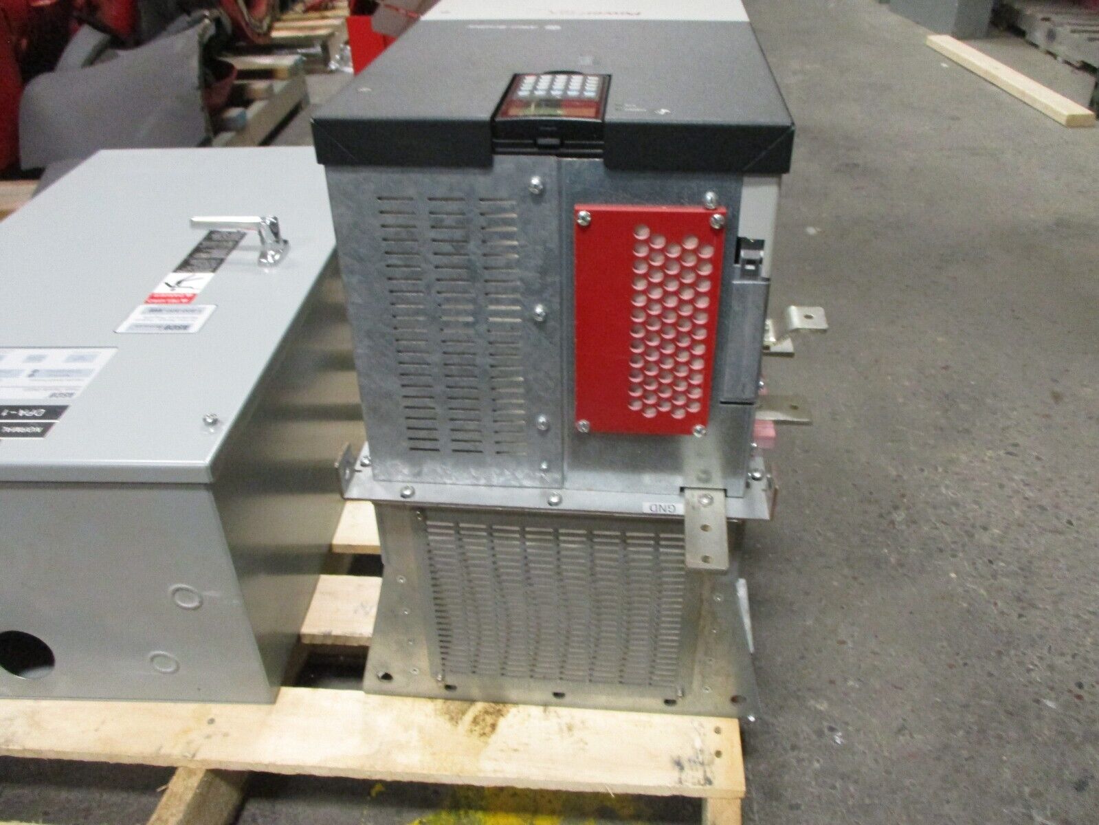 Allen-Bradley PowerFlex 700L AC Drive 20LD360-DEM0 300HP 3Ph Liquid-Cooled Used