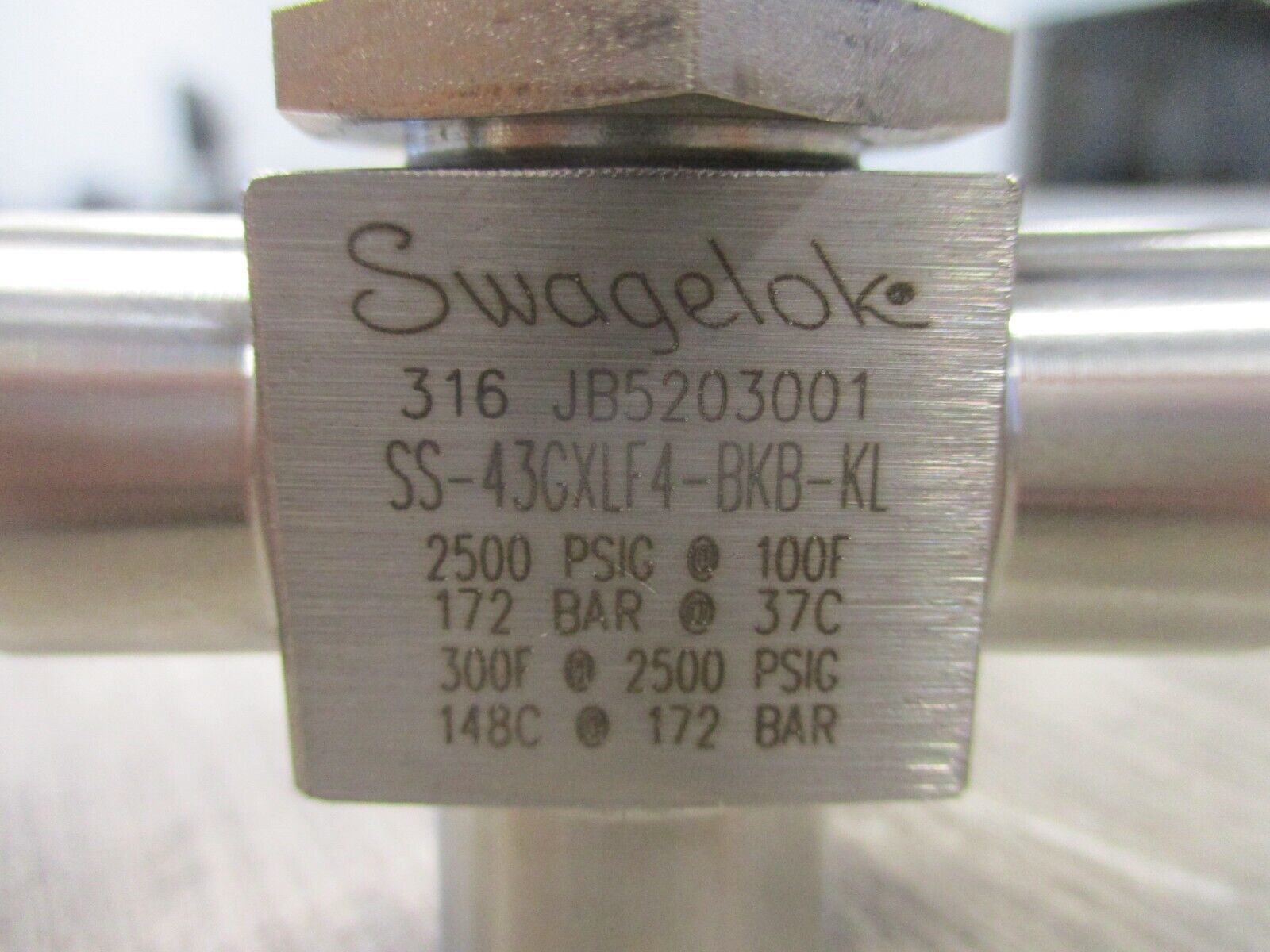 Swagelok Stainless Steel 3-Way Ball Valve SS-43GXF4-BKB-KL 2500 PSI New Surplus