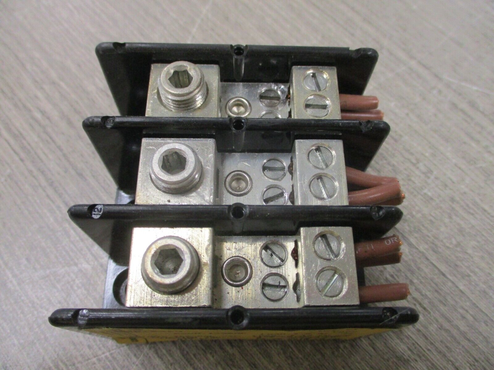 Cooper Bussmann Power Distribution Block 16220-3 175A 600V 3P Line: 2/0-14 Used