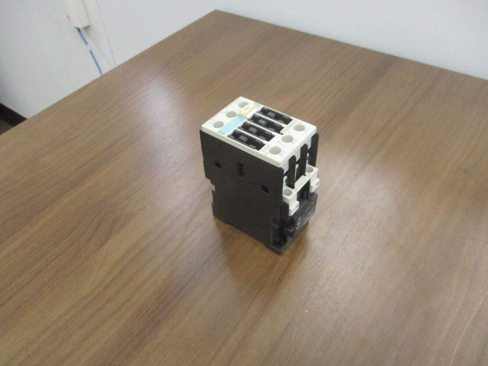 Siemens Sirius Contactor 3RT1026-1B..0 24VDC Coil Used