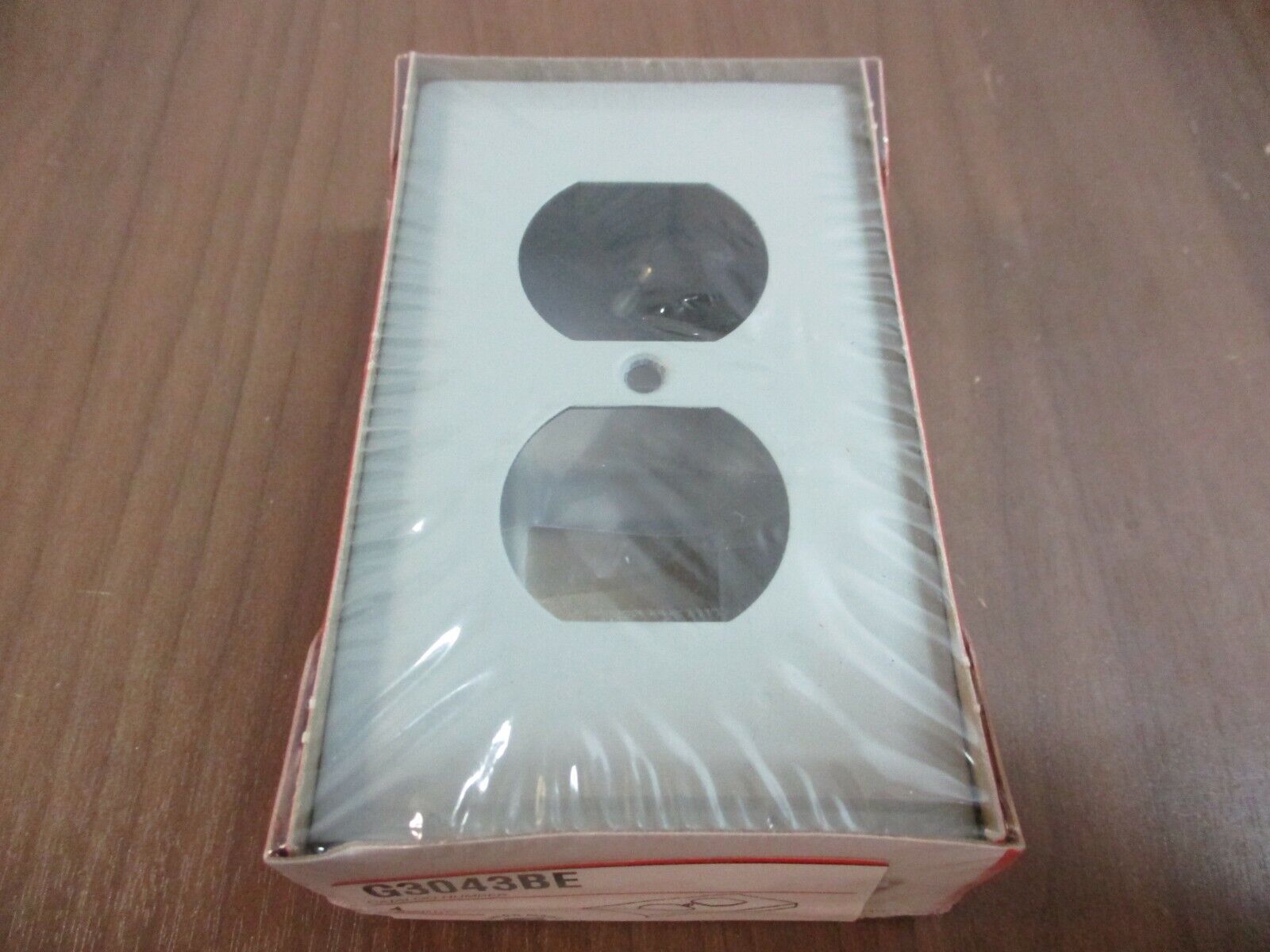 Wiremold Duplex Receptacle Cover G3043BE Grey *Lot of 4* New Surplus