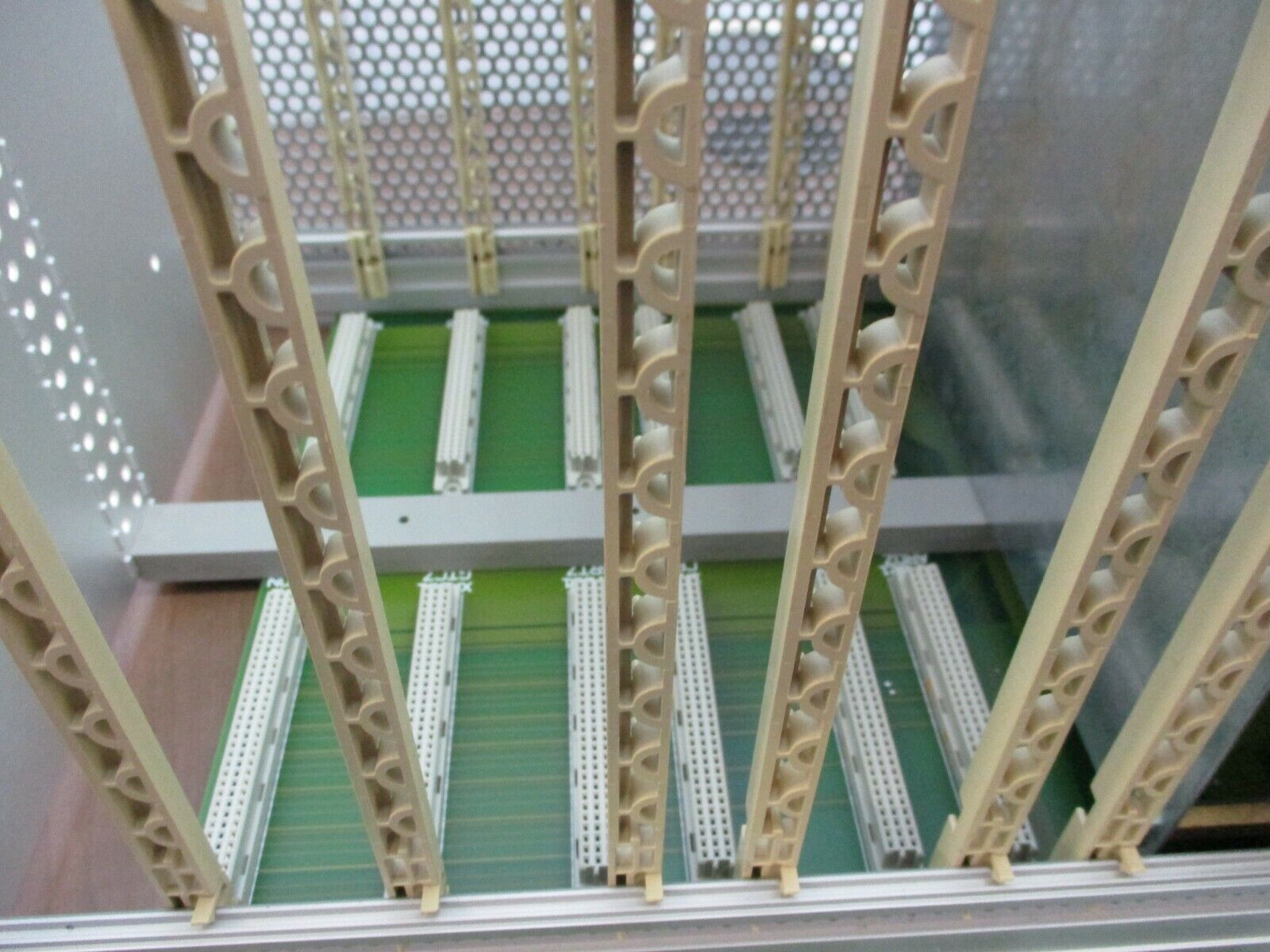 MGE PRIZ PLC Rack 6739819XD-4B Used