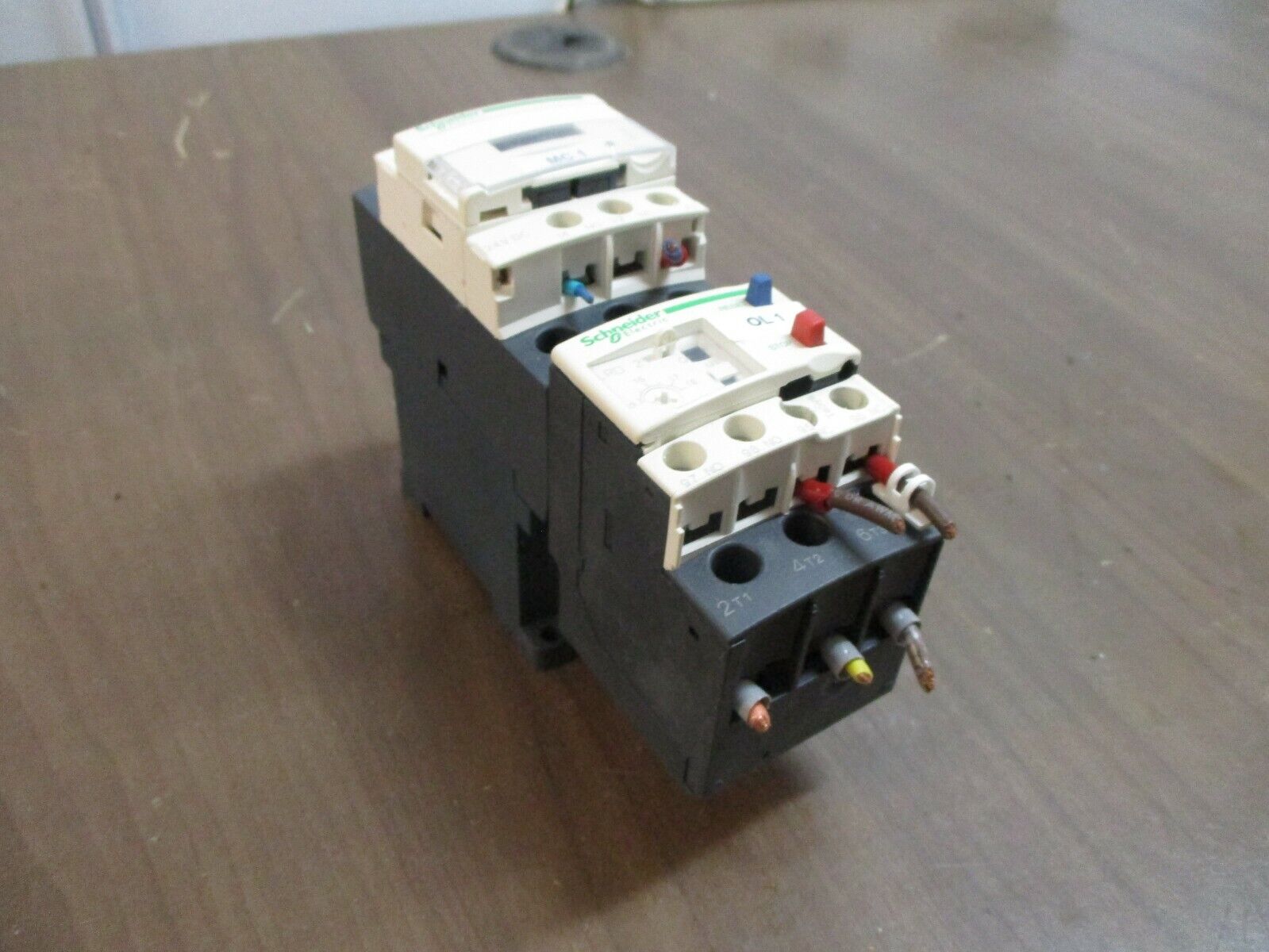 Schneider Electric Starter LC1D32 BD / LRD 21 24VDC Coil Trip: 12-18A 600V Used