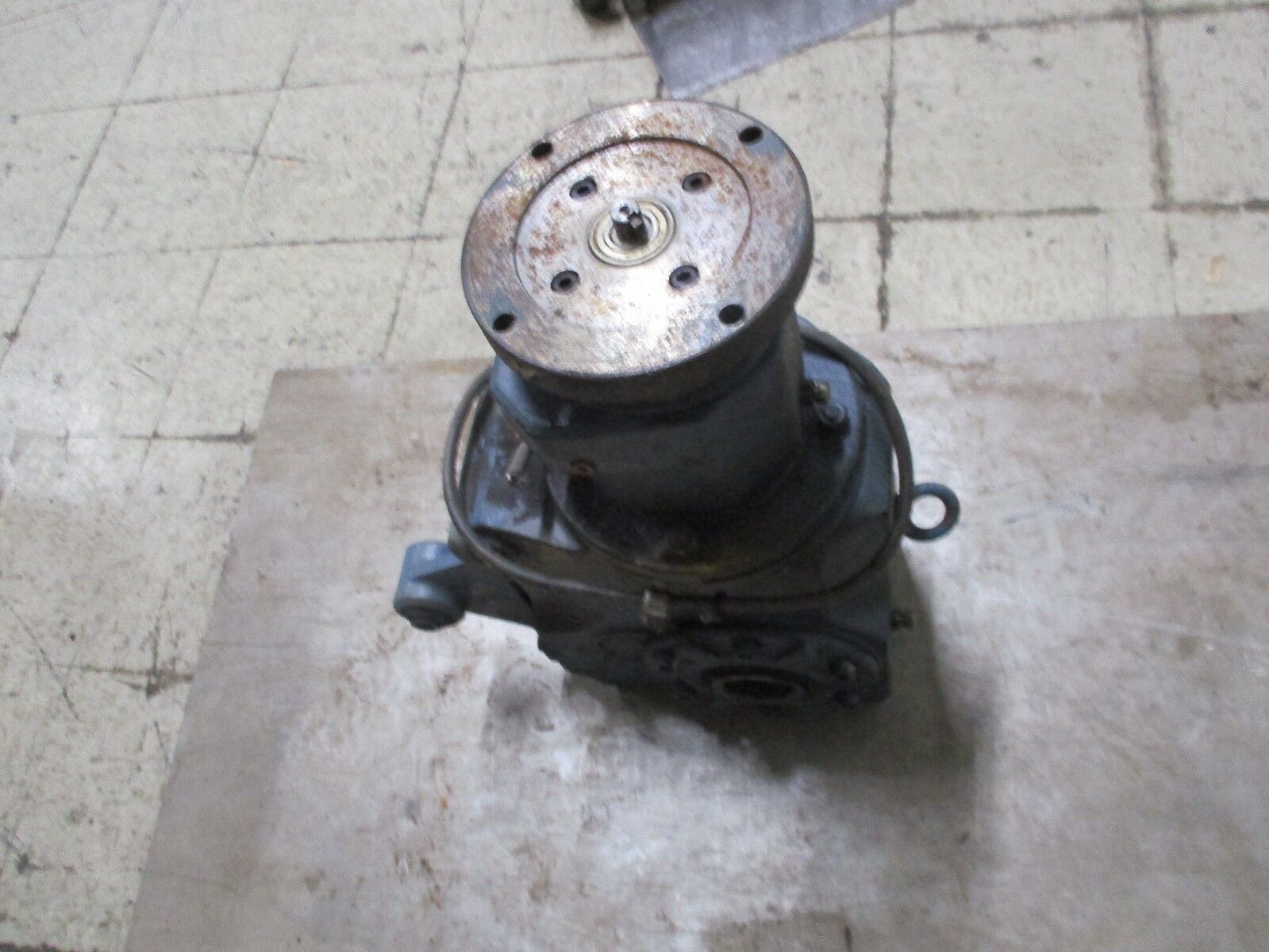 SEW Gear KA76R42LP 7960RPM 825 Ratio Used