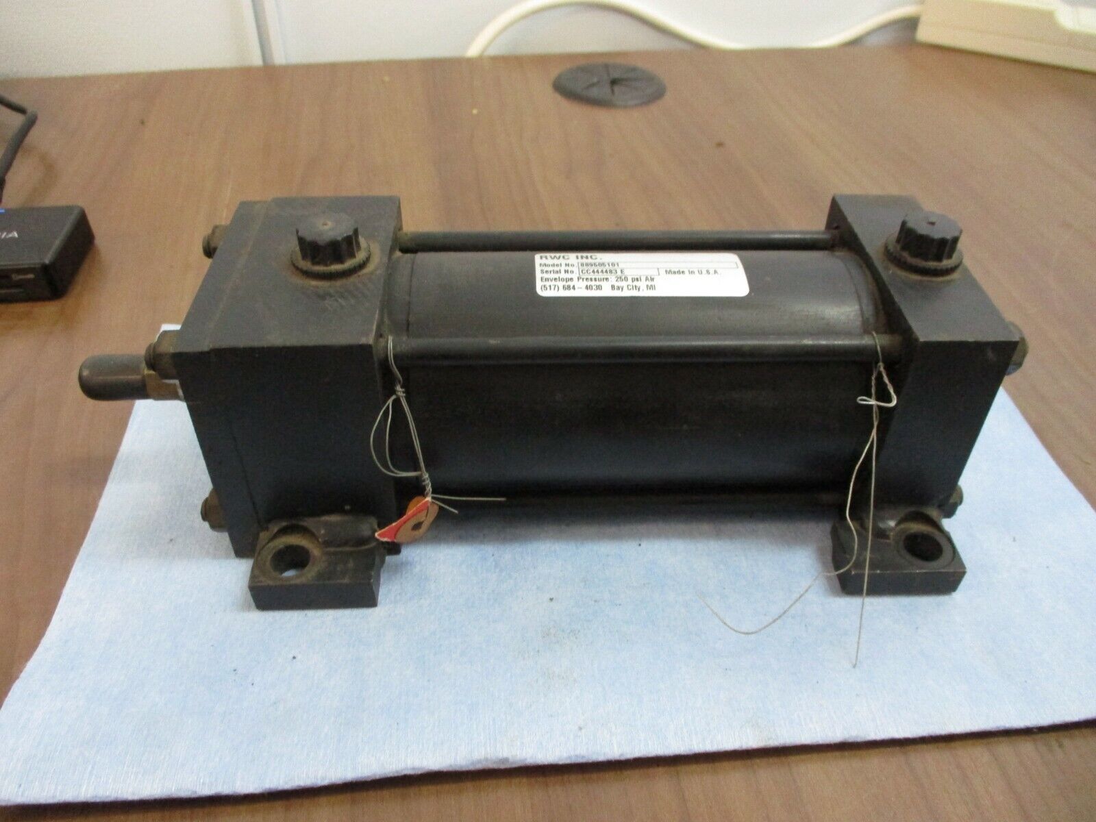 RWC Air Cylinder 889505101 250 PSI Used