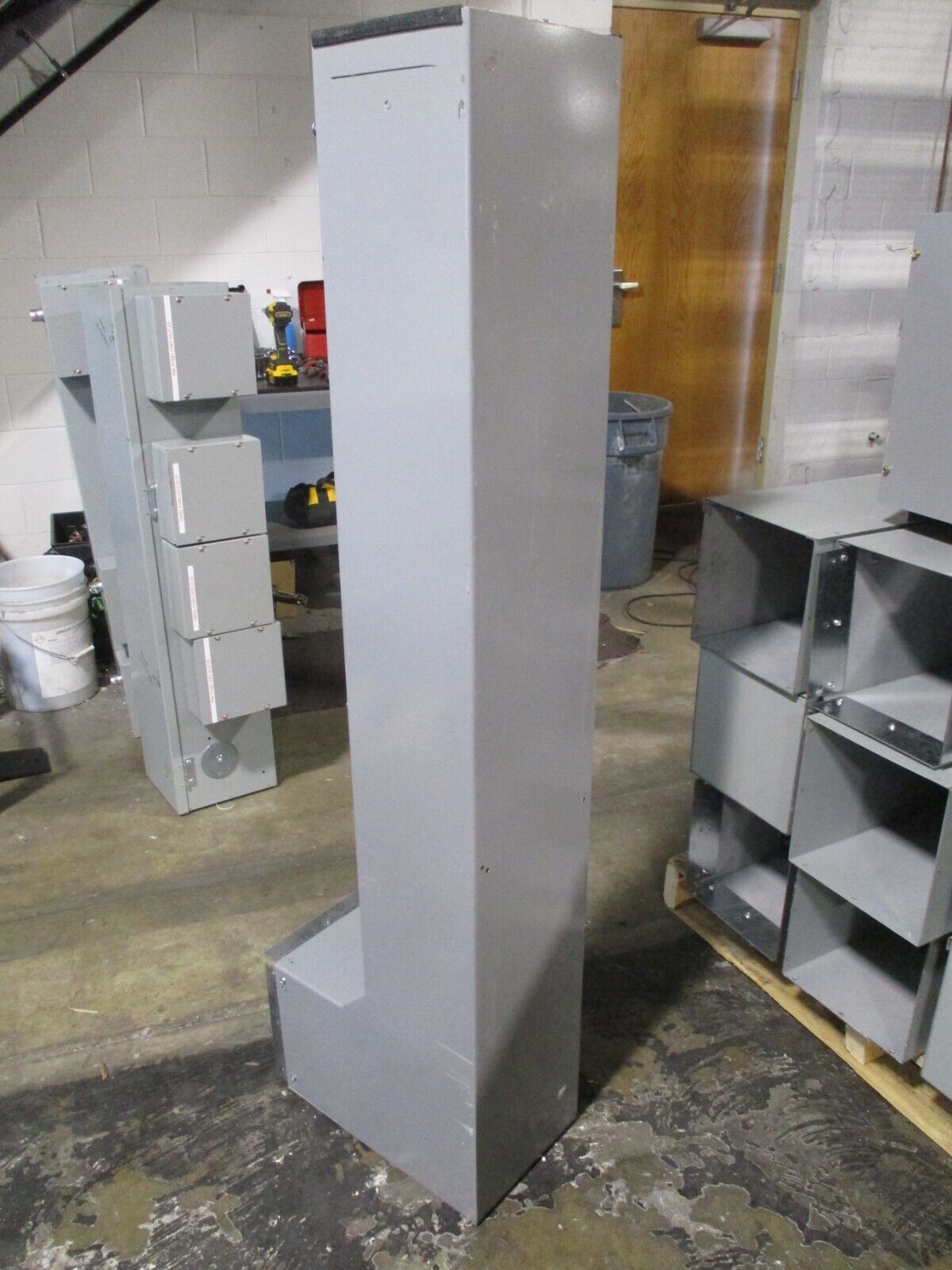 AMP Wireway w/ 90° Elbow End Size: 10x8 to 10x10 Length: 60" *No Cover* Used