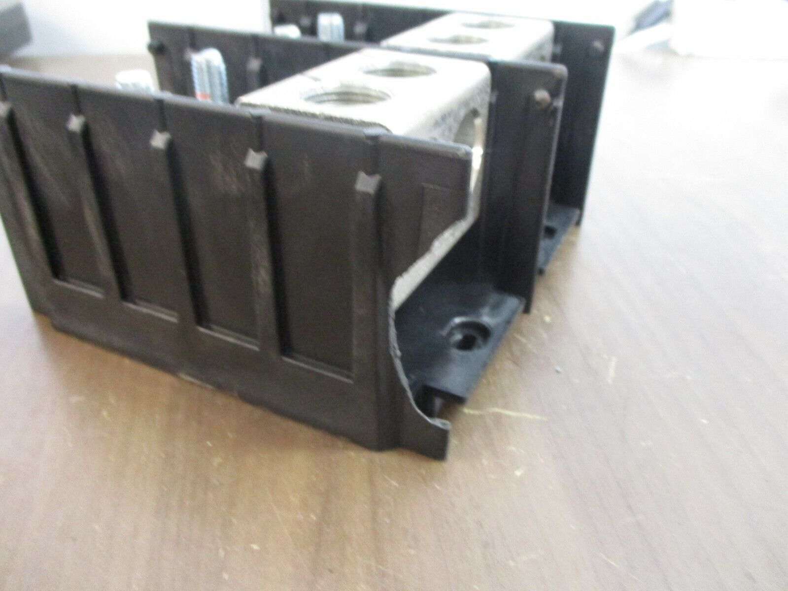 Bussmann Power Distribution Block 16582-2 Line(2) 500MCM Load(2) 3/8" Stud 2P