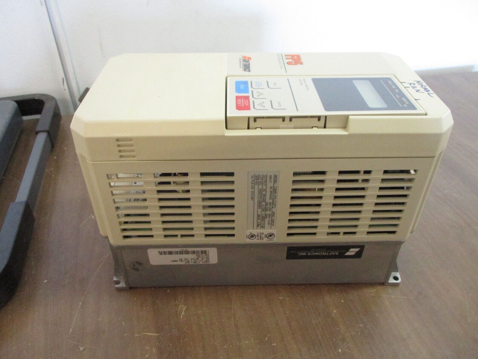 Saftronics FP5 AC Drive E7001-04F / CIMR-P5U22P2 3HP 3Ph w/ Keypad Used