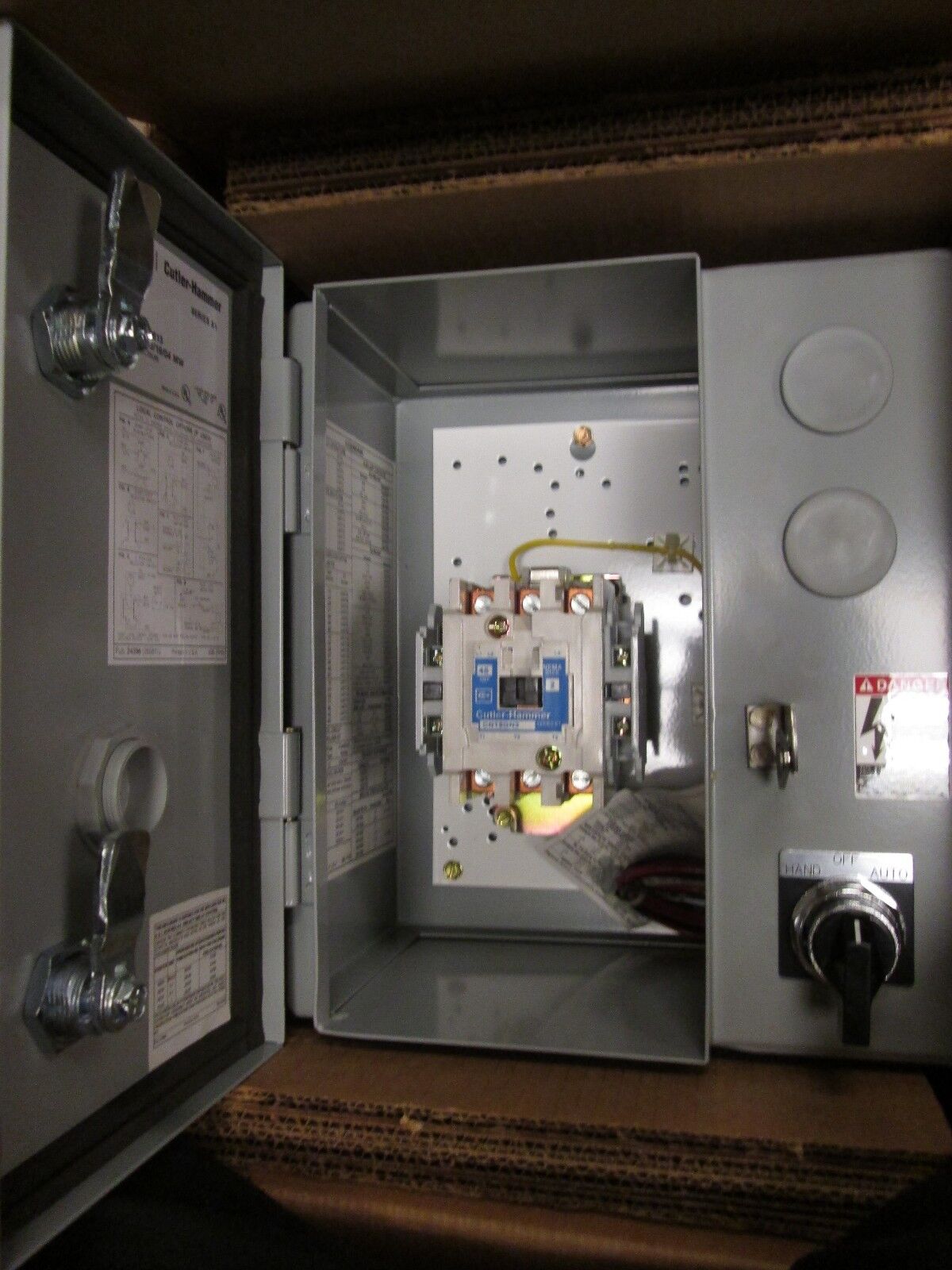 Cutler-Hammer Enclosed Starter ECN0121A3A Size 2 Nema 1 Enclosure New Surplus