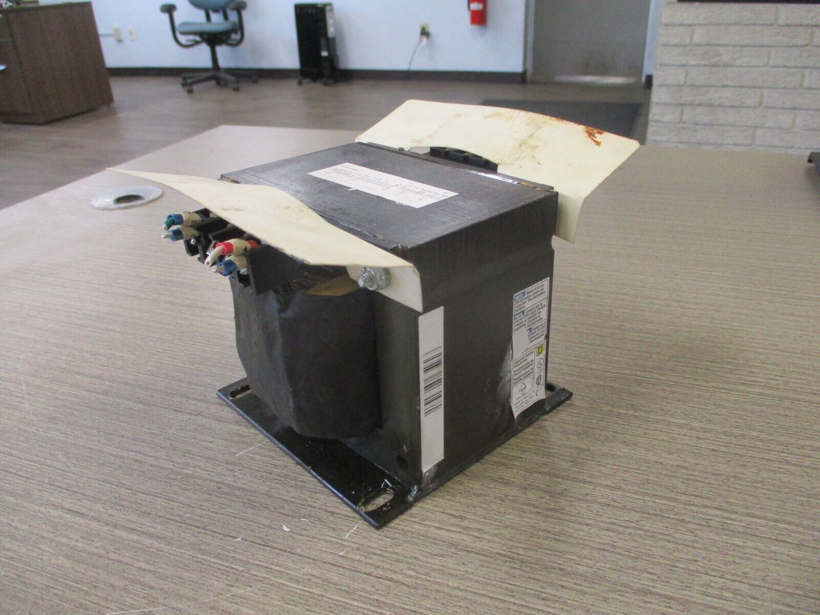 Square D Transformer 9070T1000D1 1KVA Pri:240/480, Sec: 120V .Used.