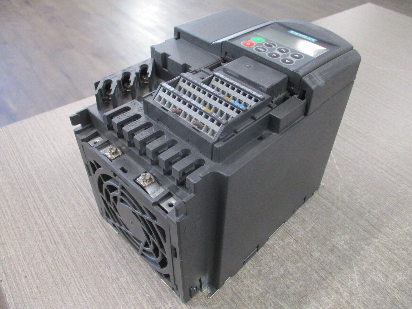 Siemens Micromaster 440 AC Drive 6SE6440-2UD24-0BA1 4kW 3Ph Input: Output: Used