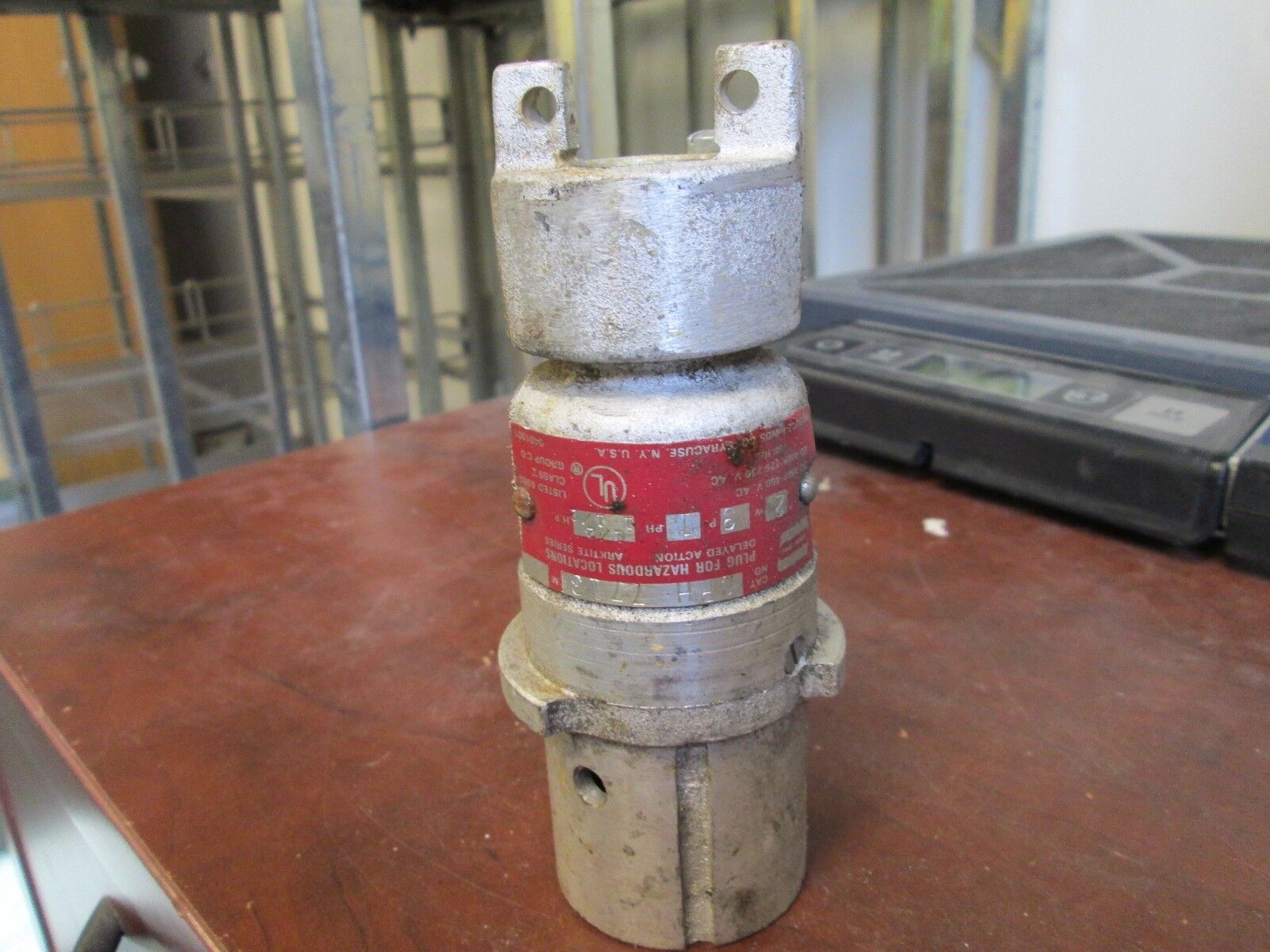 Crouse-Hinds Arktite Plug CPH-7713 7/30A 460/230V 1Ph 3W Open End Used