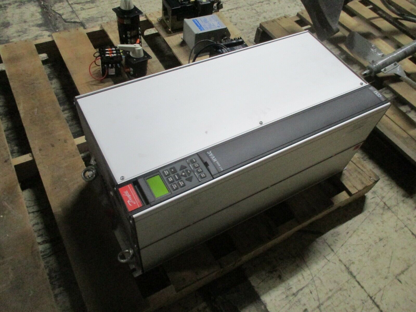 Danfoss VLT 6000 AC Drive 178B4816 125HP 3Ph Input: 380-460V 50/60Hz Used