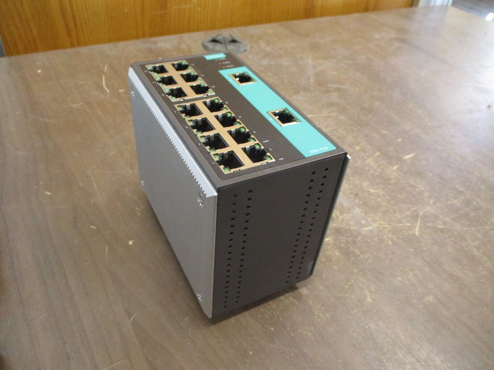 Moxa Industrial Ethernet Switch EDS-316 Rev. 2.1.0 16-Port Used